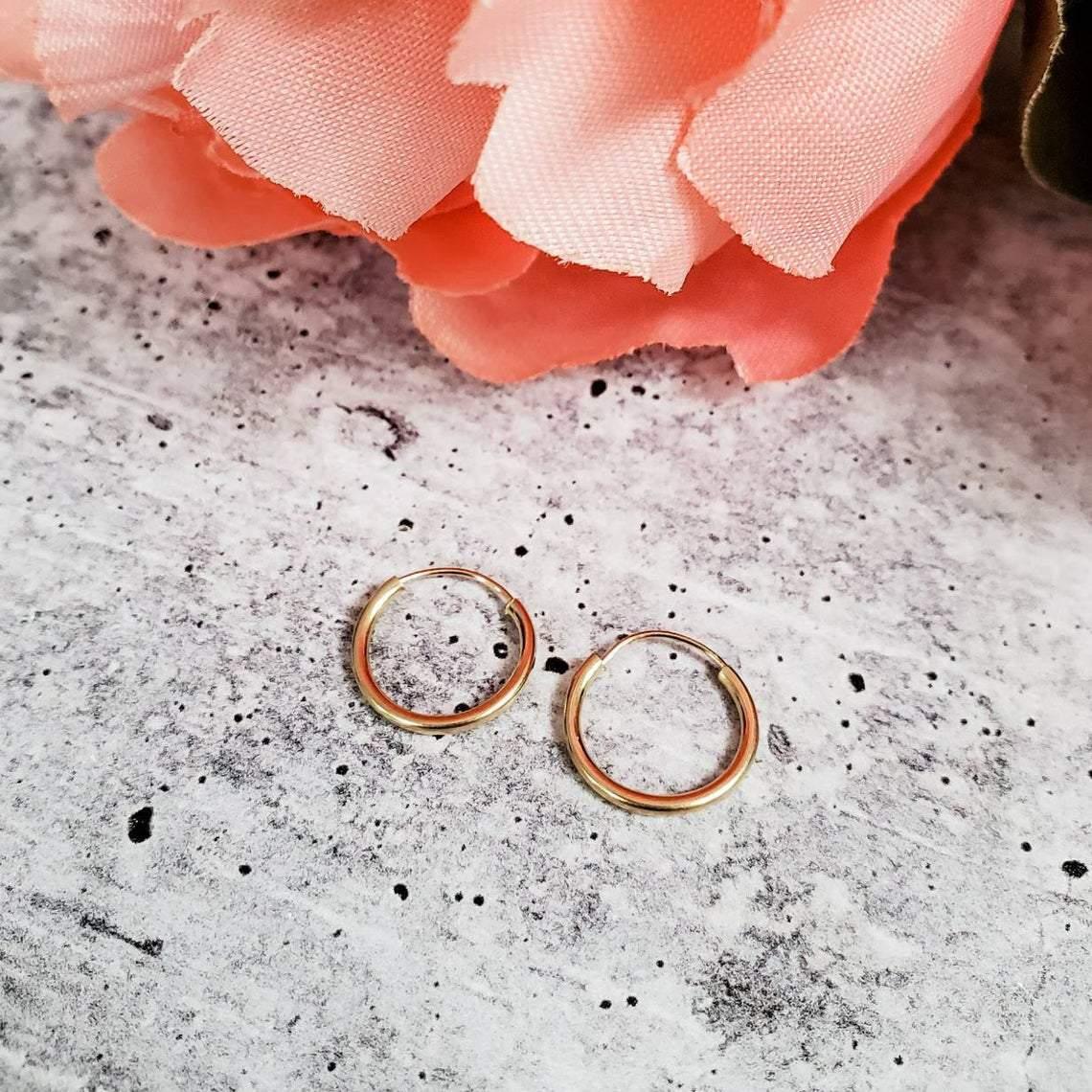 14K Gold Initial Endless Creolen
