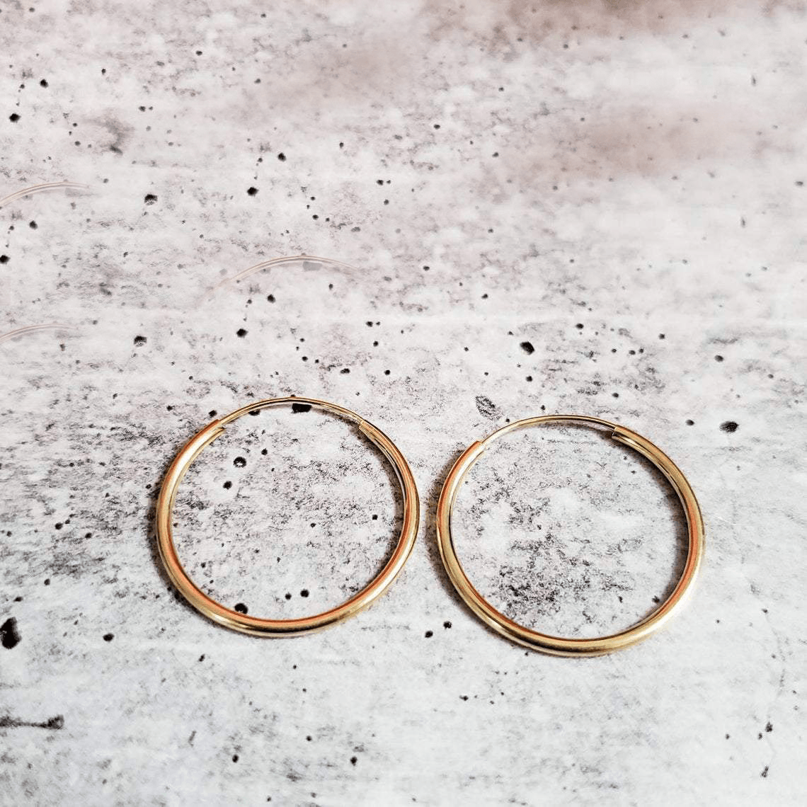 14K Gold Initial Endless Creolen