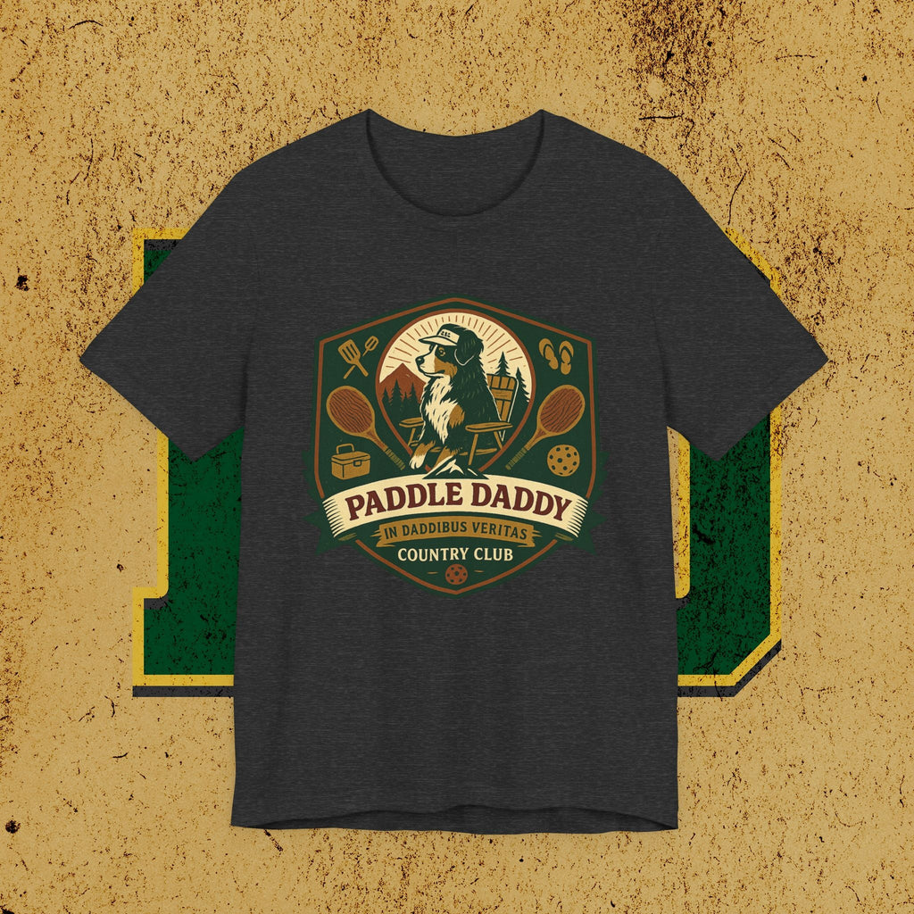 Paddle Daddy Country Club T-Shirt, Chloe Dog Grafik-T-Shirt, lustiges Pickleball & Grill Shirt, In Daddibus Veritas Dadcore Kleidung