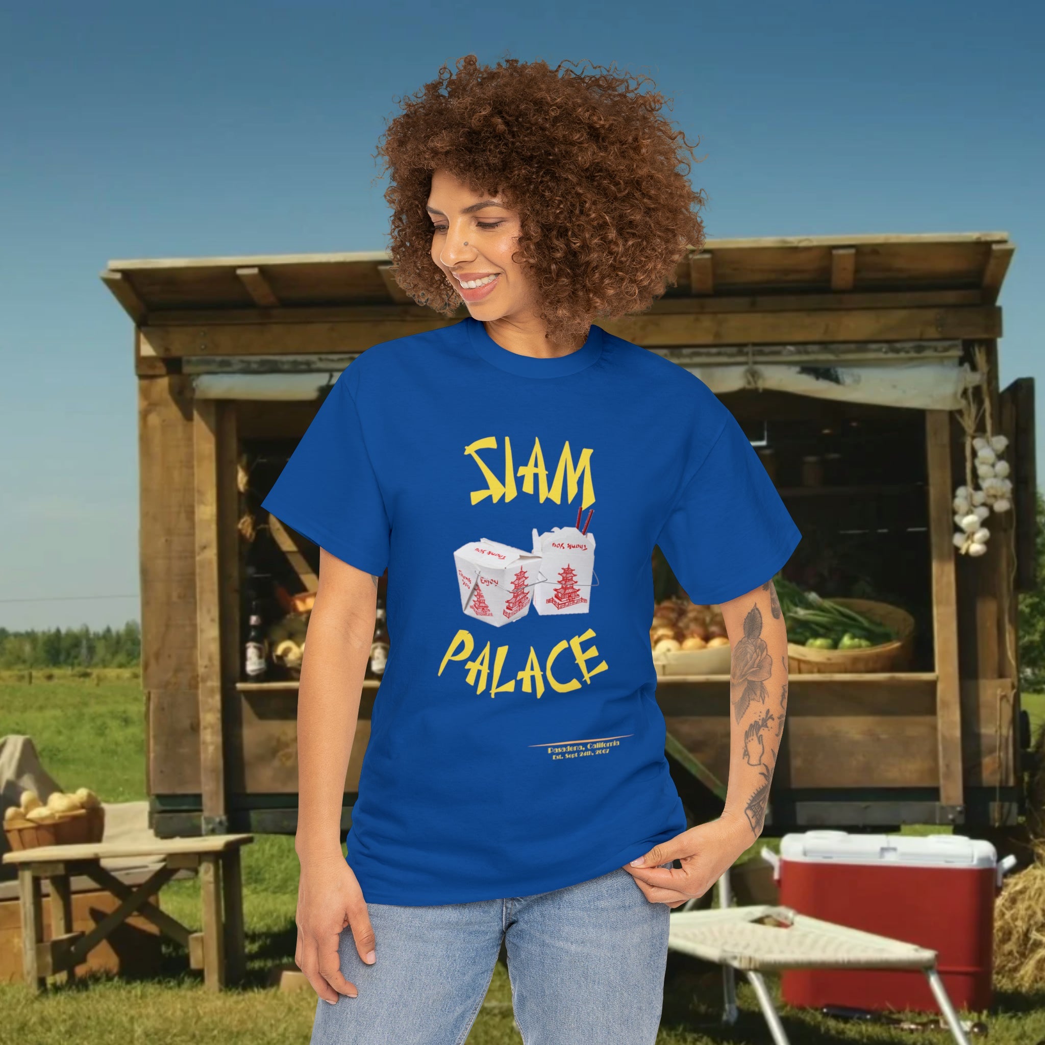 "DirkyThreadz Siam Palace T-Shirt – Mutiges Take-out-Grafikdesign aus schwarzer Baumwolle"