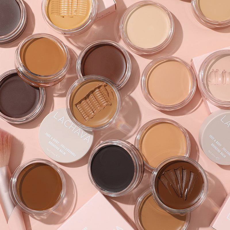 Concealer deckt Aknemale, Augenringe ab und ist langanhaltend