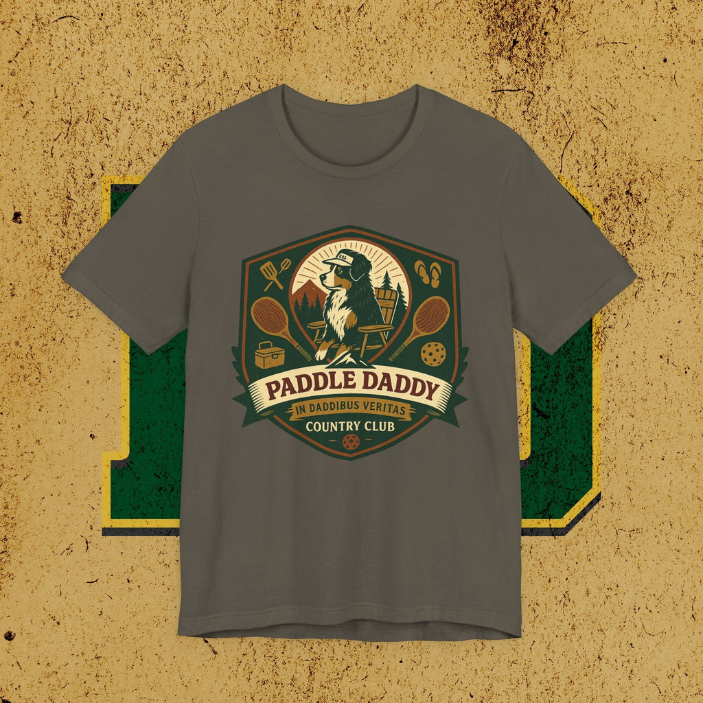 Paddle Daddy Country Club T-Shirt, Chloe Dog Grafik-T-Shirt, lustiges Pickleball & Grill Shirt, In Daddibus Veritas Dadcore Kleidung