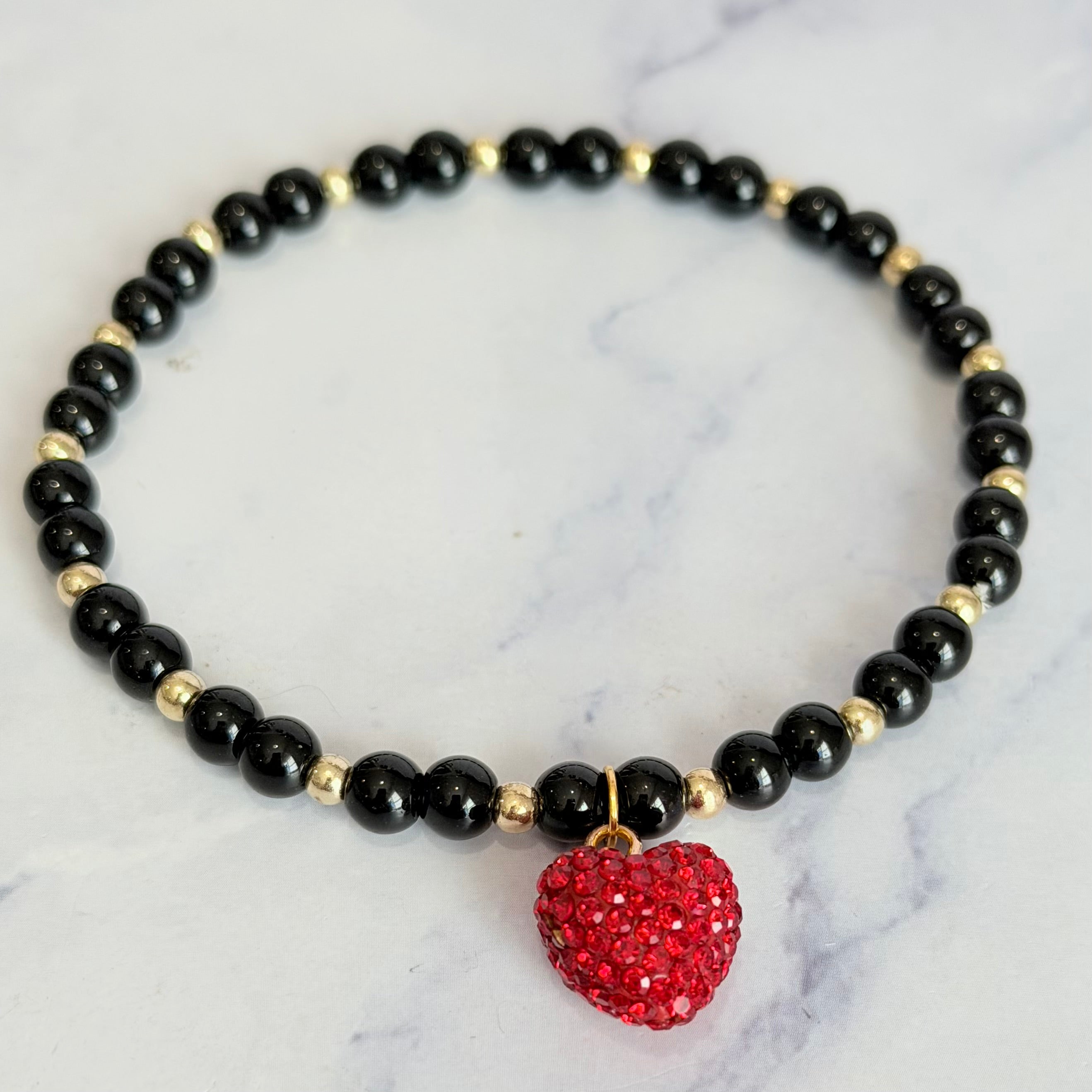 Rot glitzerndes Herzbecher-Armband