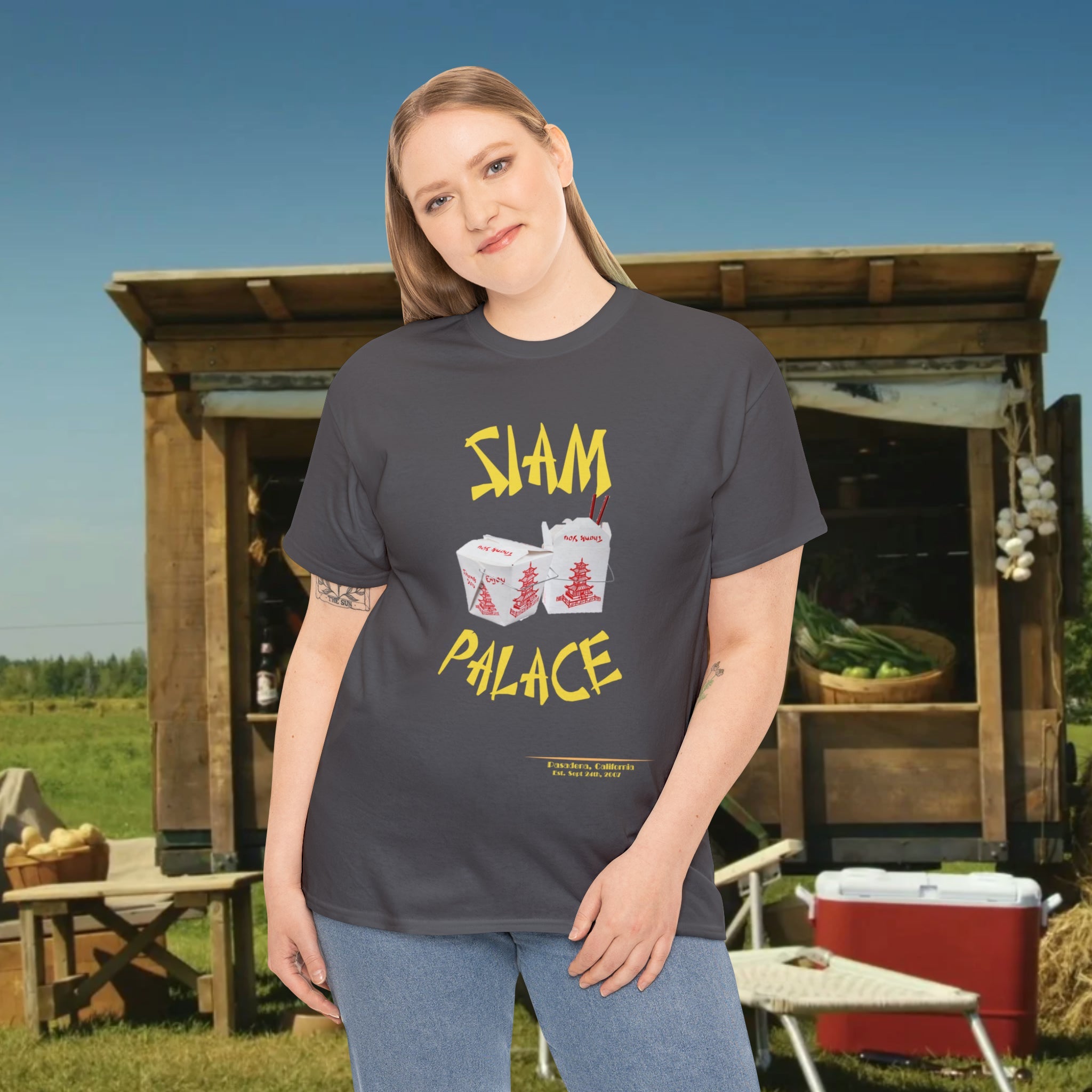 "DirkyThreadz Siam Palace T-Shirt – Mutiges Take-out-Grafikdesign aus schwarzer Baumwolle"