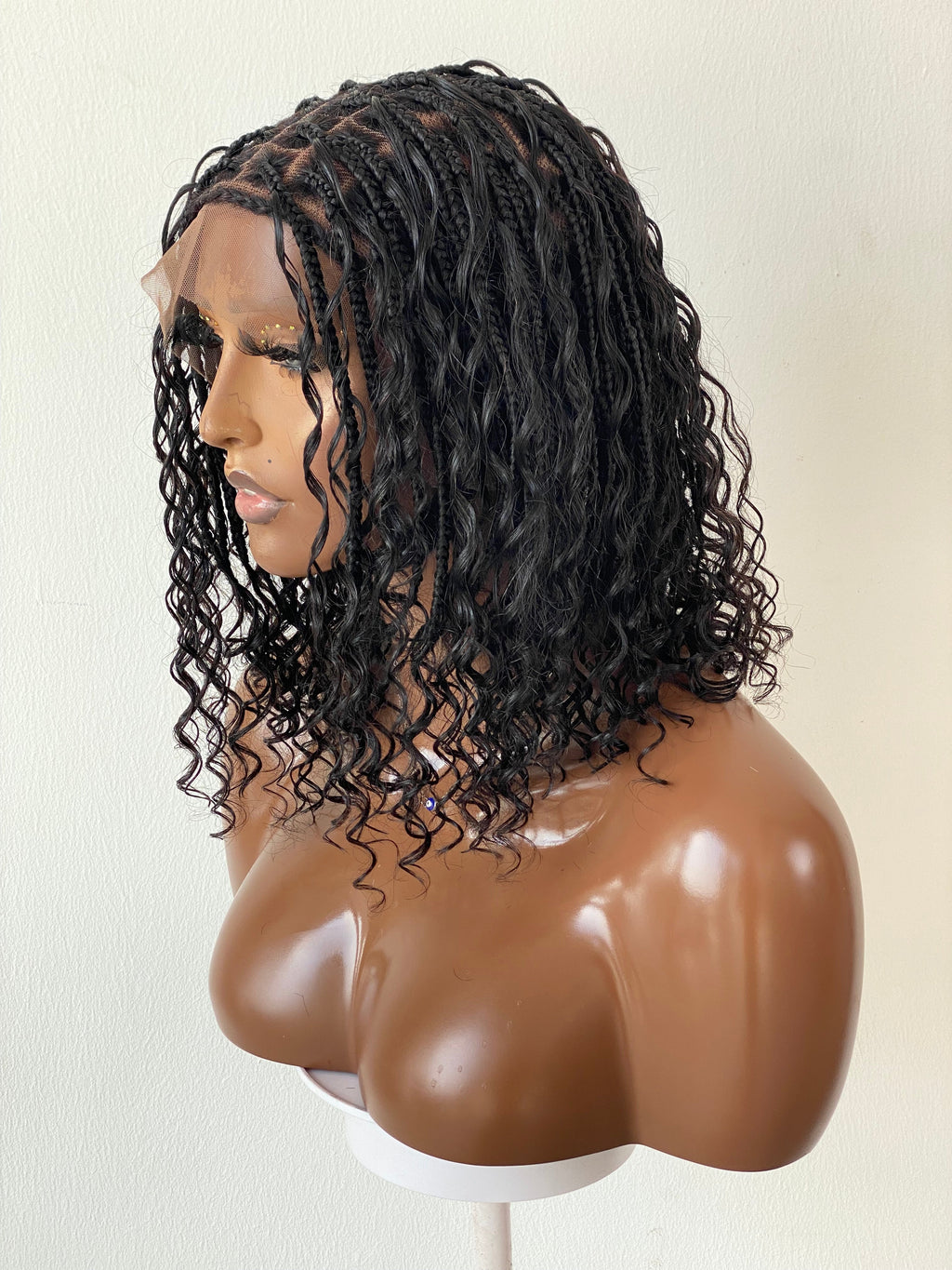 Kurze böhmische, knotenlose Bob-Perücke (100 % HD Echthaar Spitze & Locken) Farbe Schwarz TARA