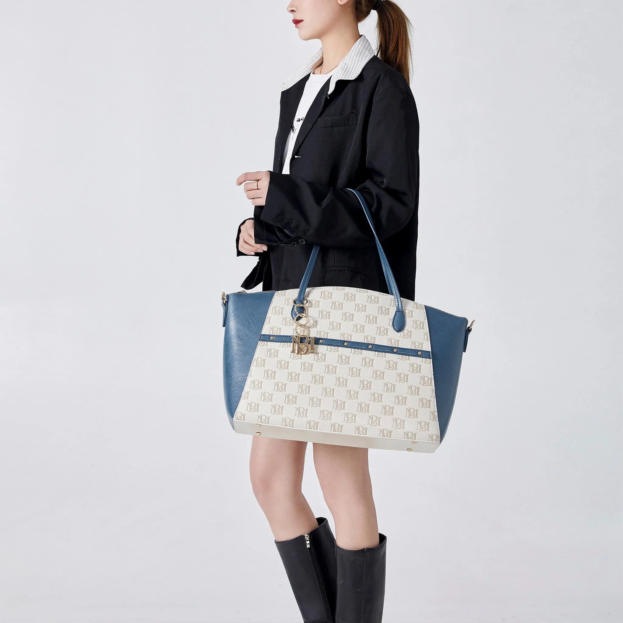Caroline Weekender-Reisetasche aus veganem Leder mit Monogramm