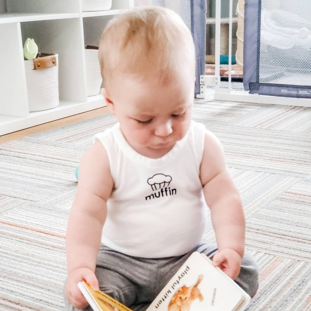 Ärmelloser Baby-Body aus Bio-Baumwolle mit Wunschnamen