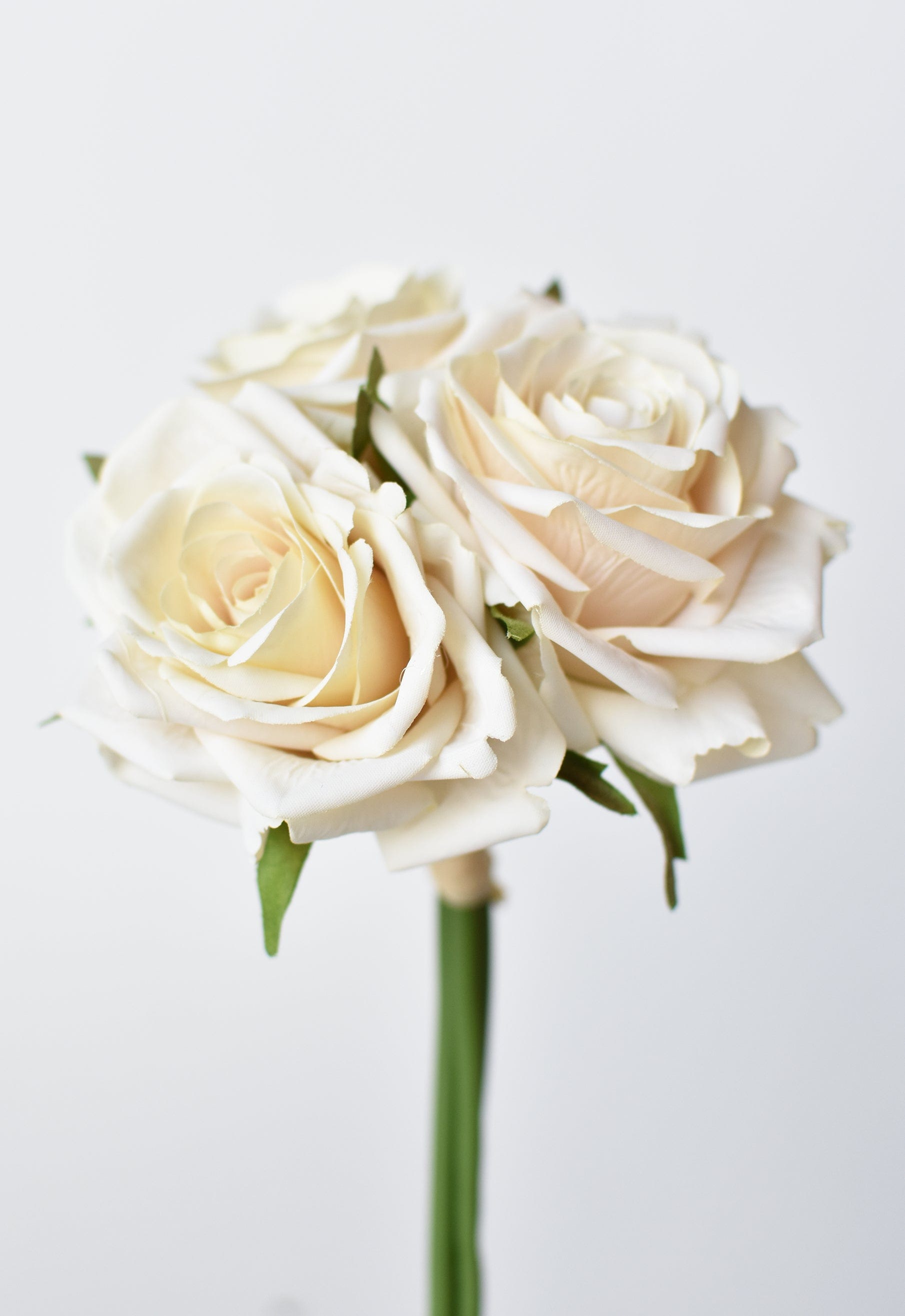7,5" unechtes cremefarbenes Rosenbündel (3 Stiele)