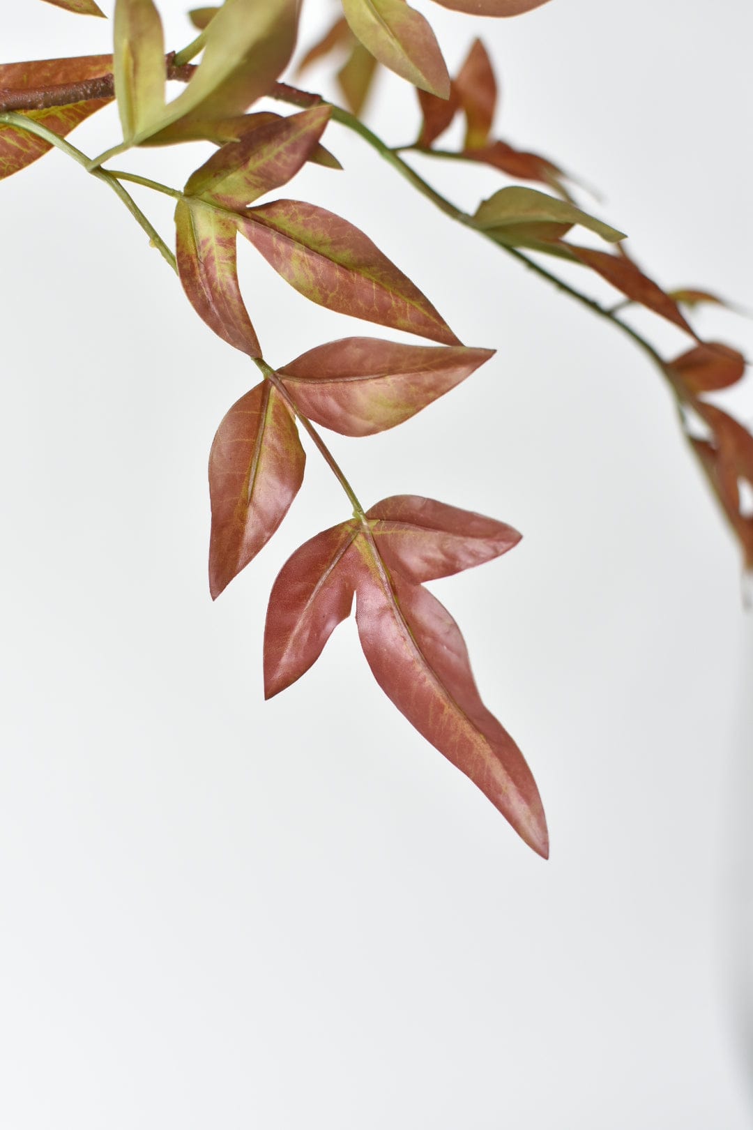 101 cm künstliches Nandina-Herbstlaub – Grün/Bordeaux