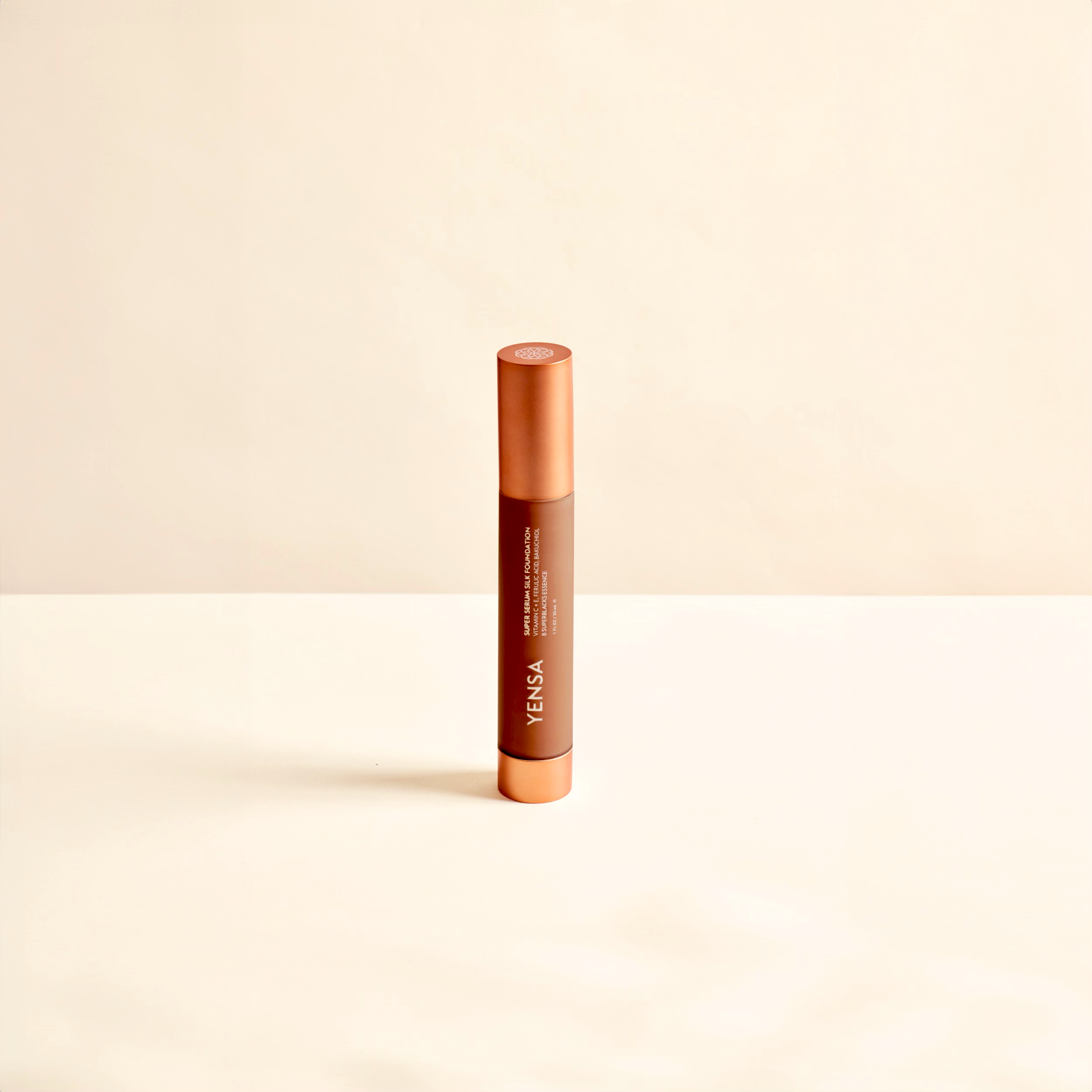 Super Serum Silk Feuchtigkeitsspendende Peptid-Foundation für strahlende Haut und natürlichen Glanz
