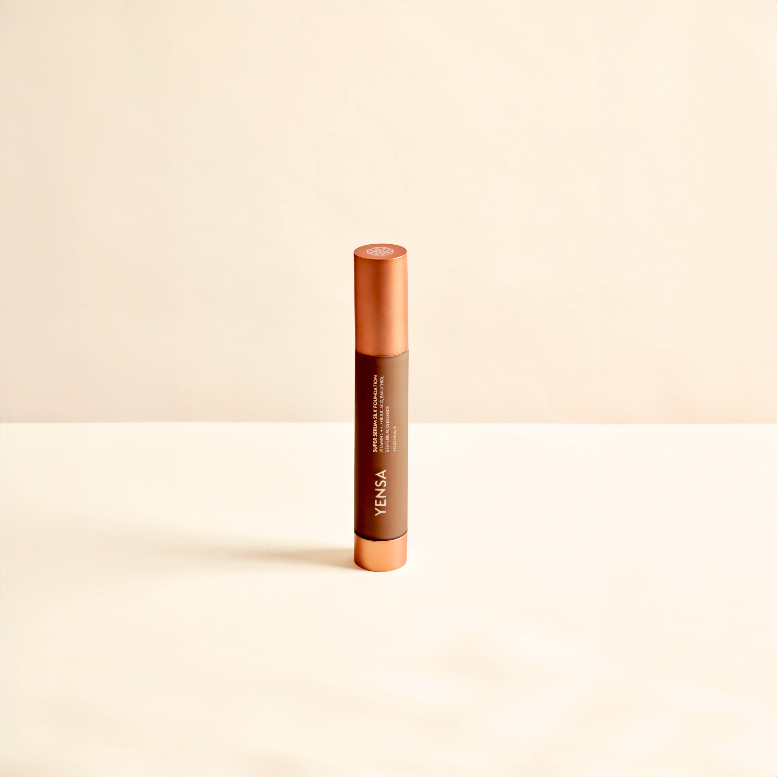Super Serum Silk Feuchtigkeitsspendende Peptid-Foundation für strahlende Haut und natürlichen Glanz