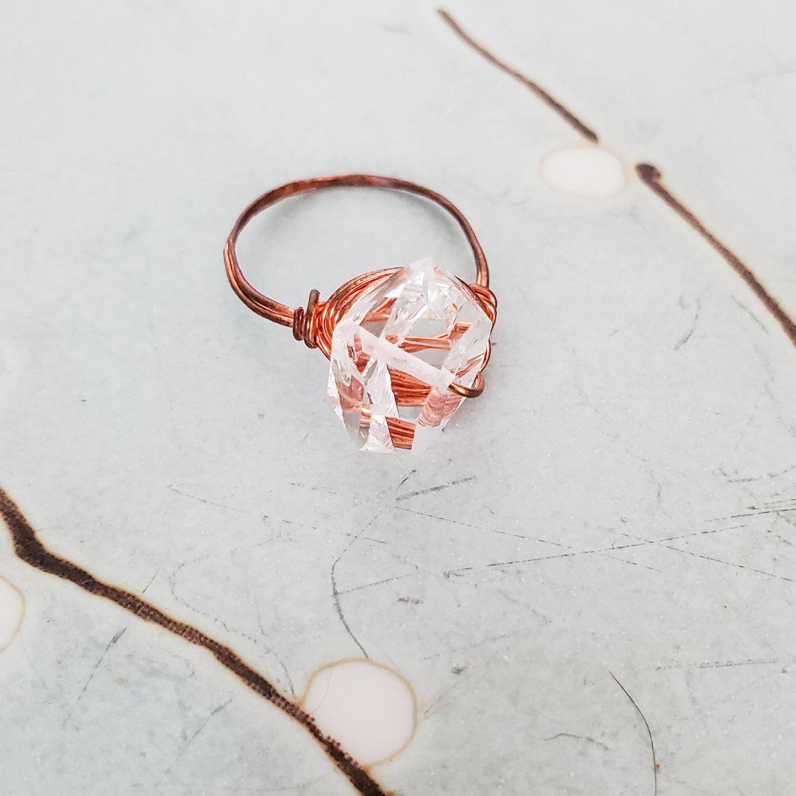 Riesiger Herkimer-Diamant-Ring mit Drahtwicklung
