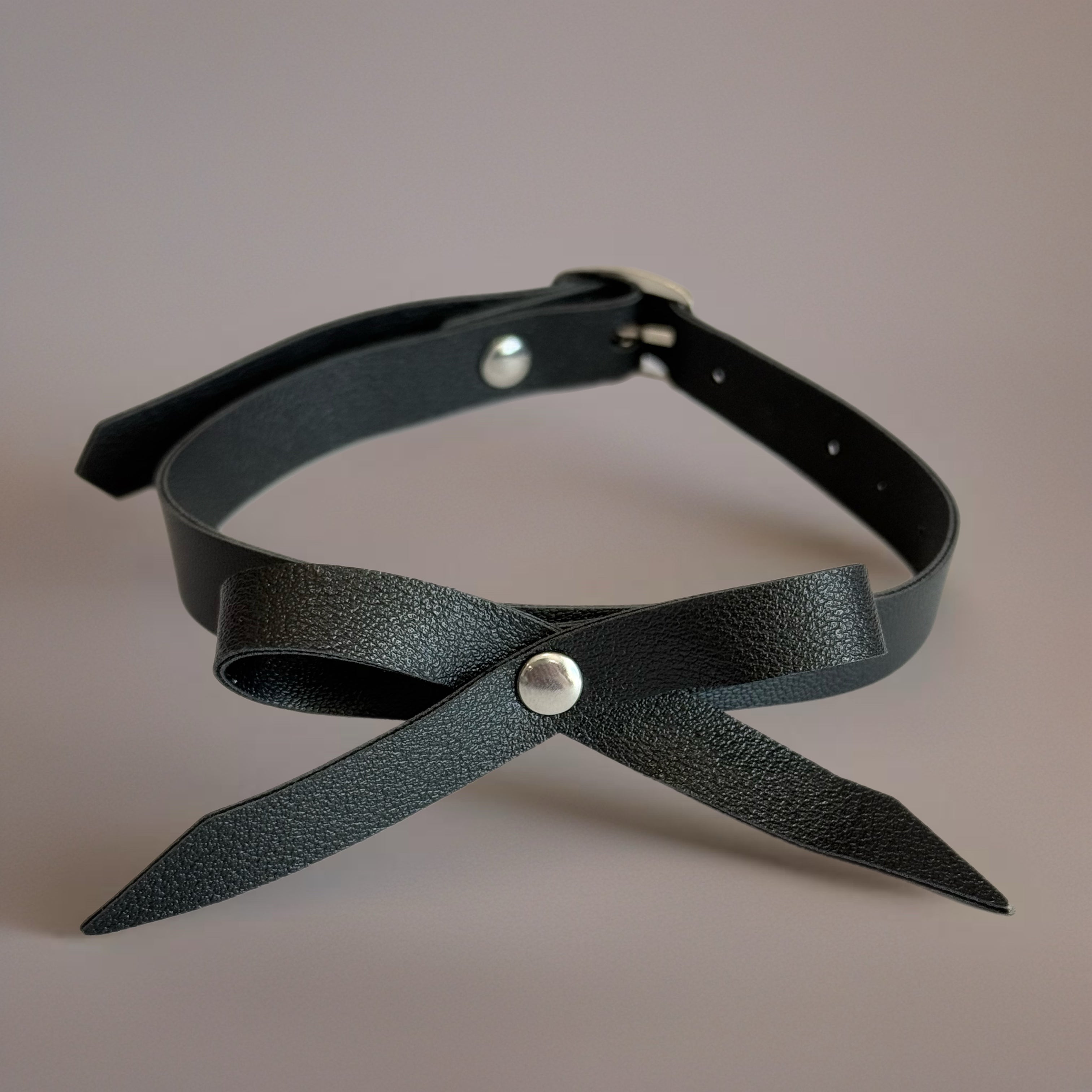 Schwarzes Schleifen-Tumbler-Armband