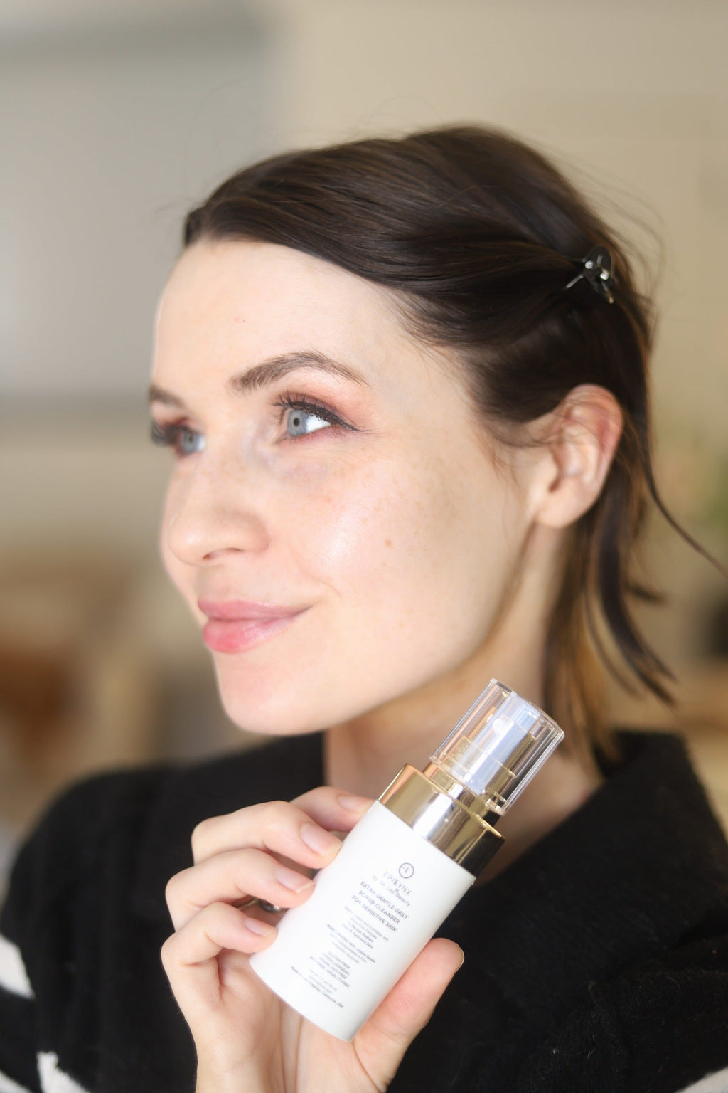 Sanftes Peeling Gesichtspeeling – Hyaluronsäure, Aloe Vera & biologisch abbaubare Jojoba-Perlen