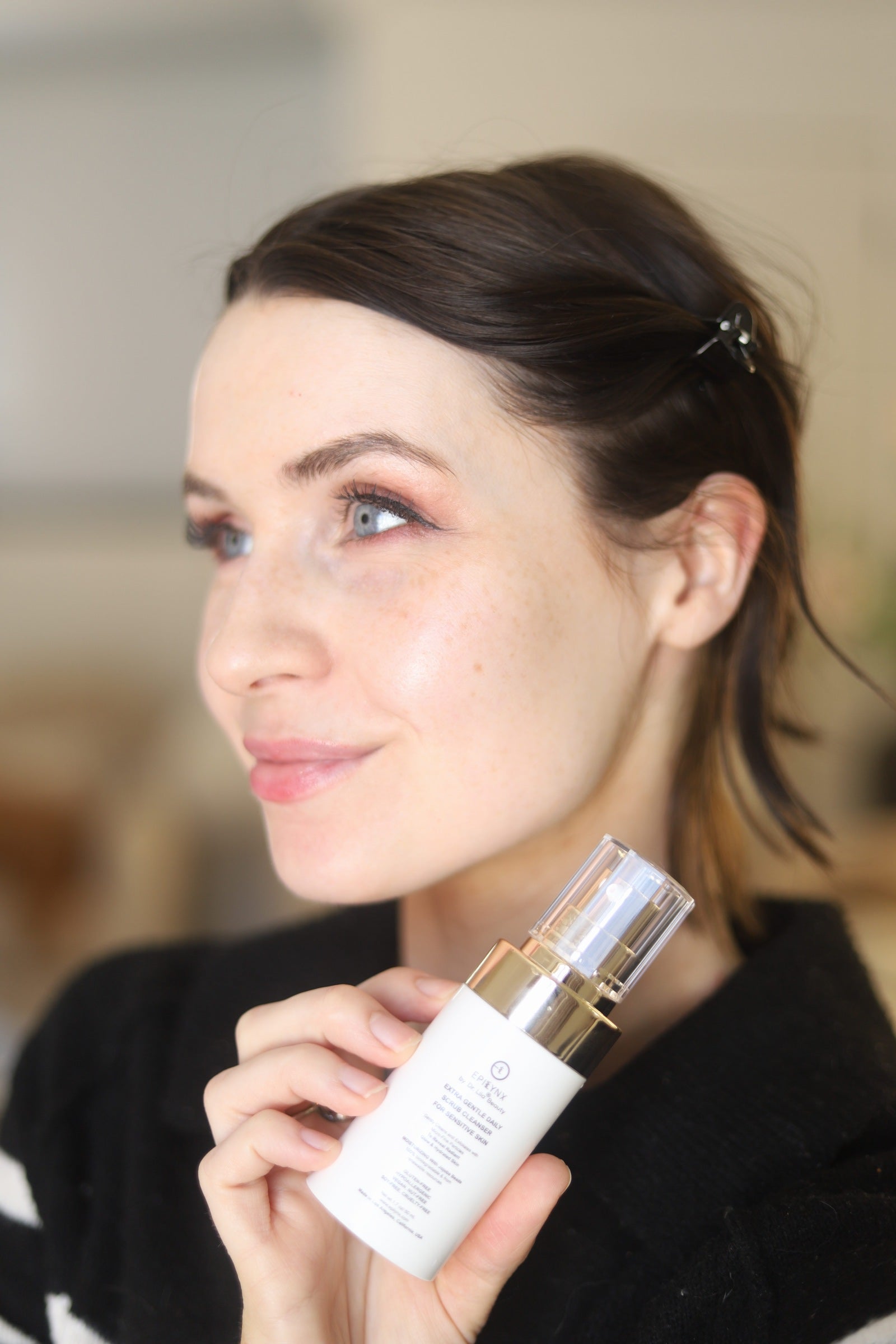 Sanftes Peeling Gesichtspeeling – Hyaluronsäure, Aloe Vera & biologisch abbaubare Jojoba-Perlen