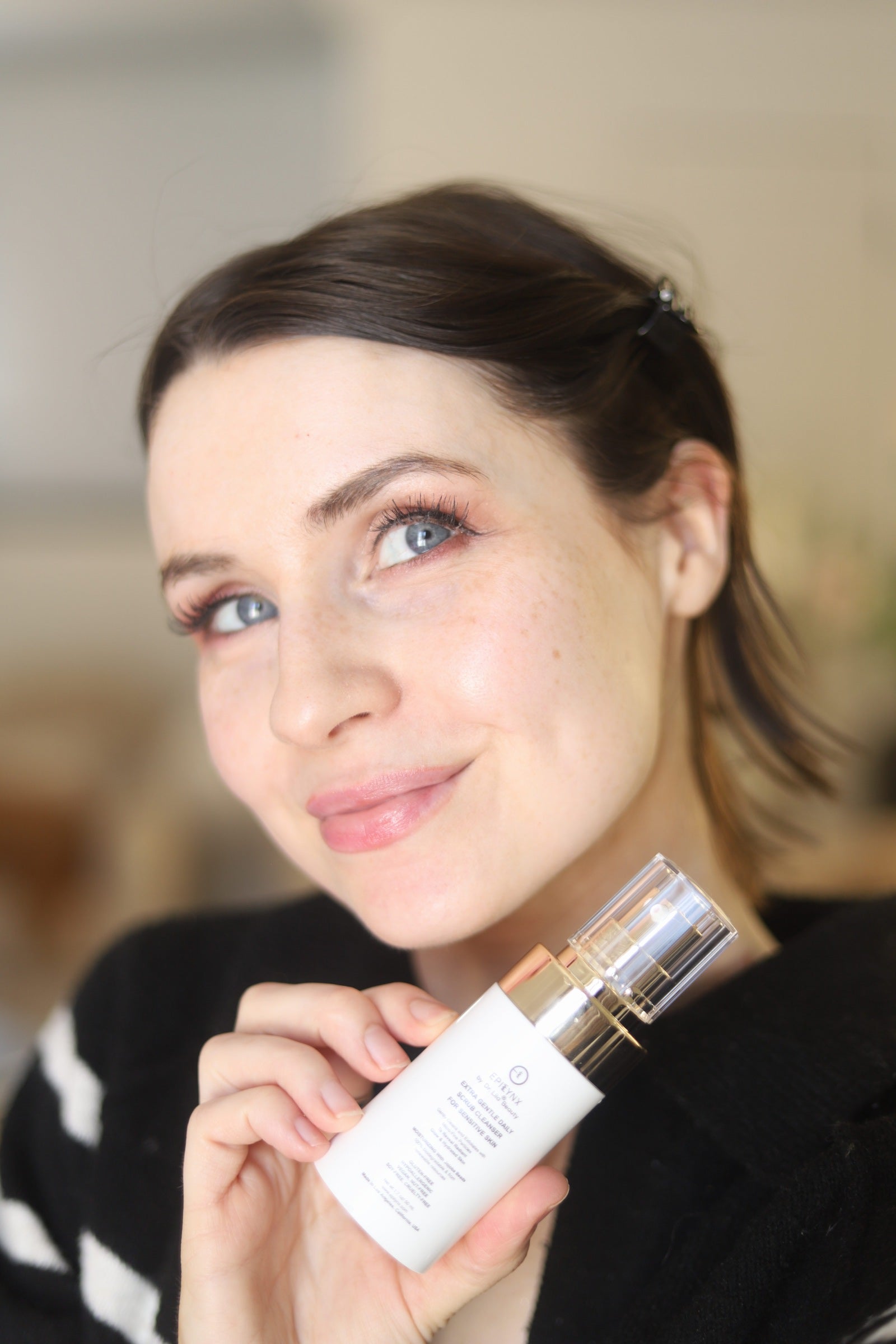 Sanftes Peeling Gesichtspeeling – Hyaluronsäure, Aloe Vera & biologisch abbaubare Jojoba-Perlen