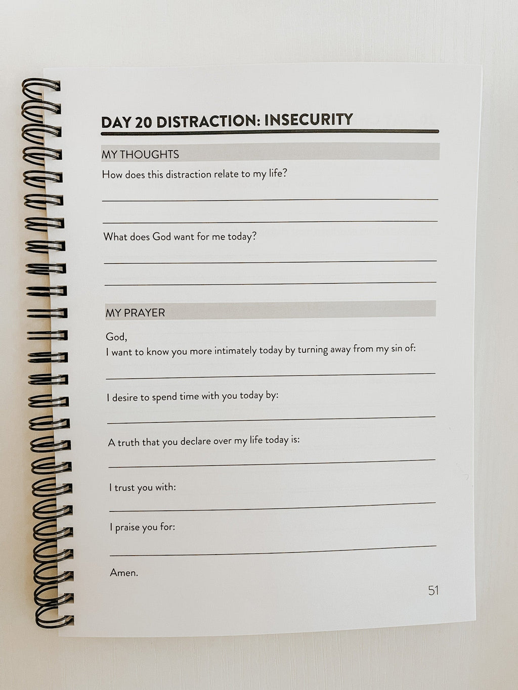 Distracted: 40 Days to know God more and live freed