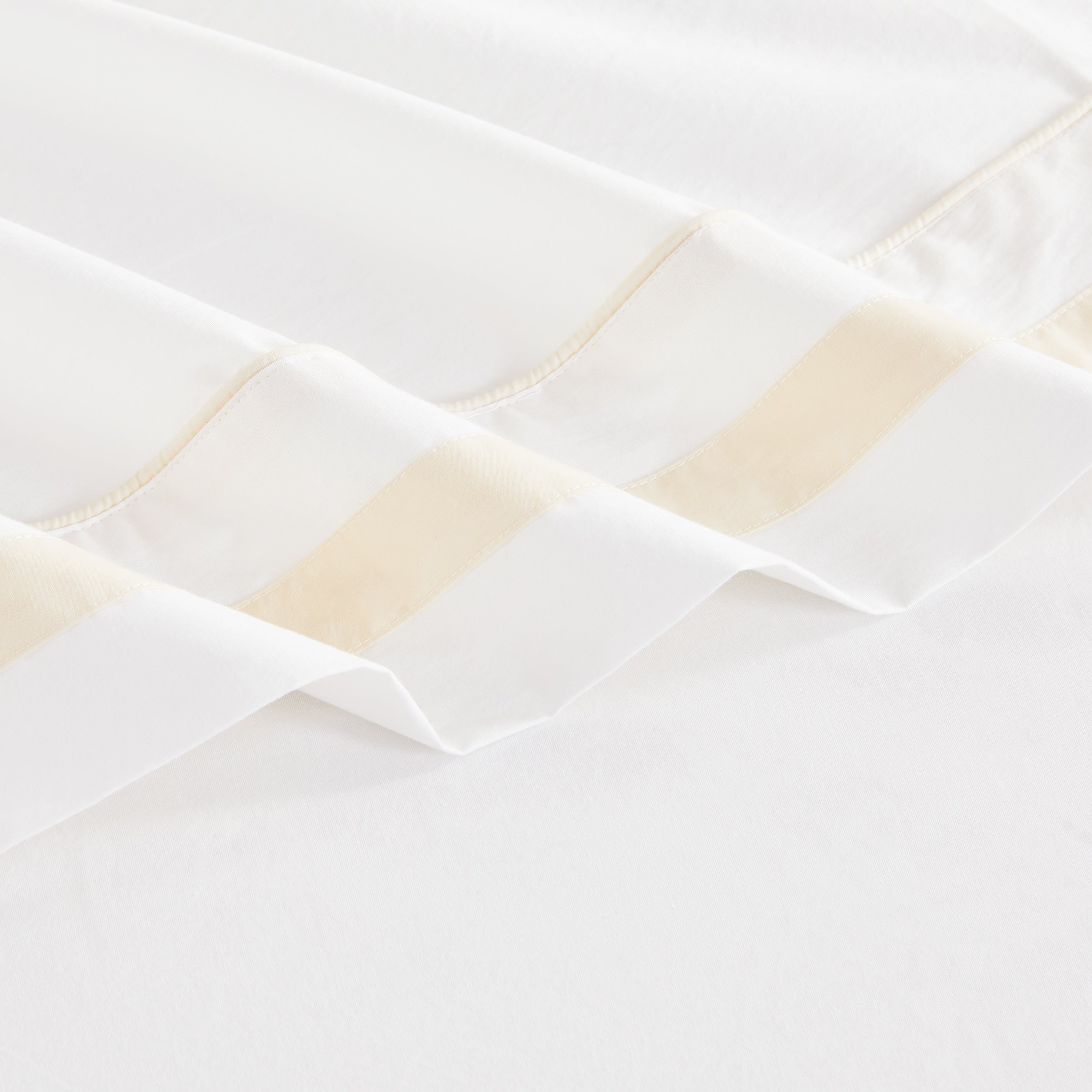 Klassisches Percale-Baumwoll-Bettlaken-Set mit Doppelborte