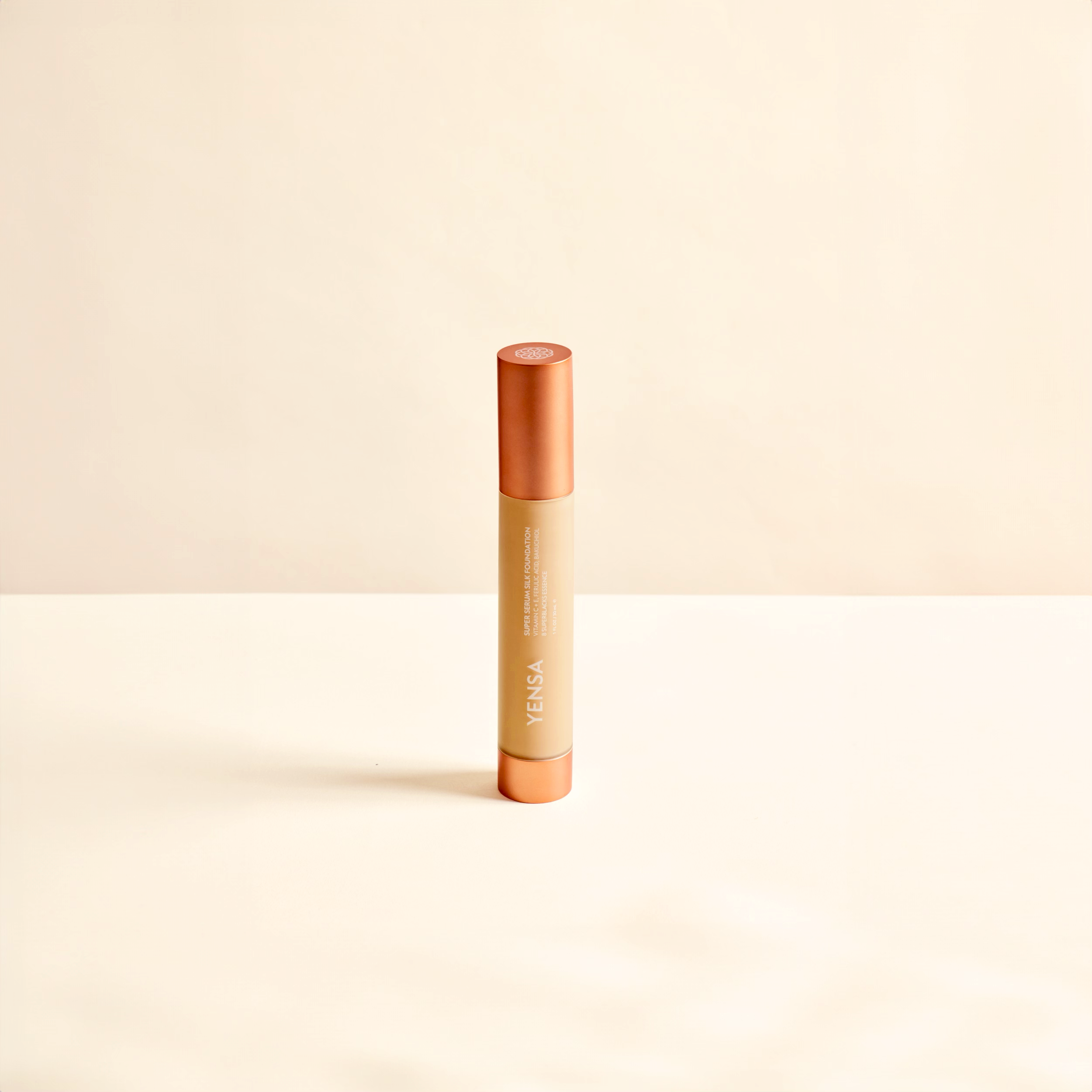 Super Serum Silk Feuchtigkeitsspendende Peptid-Foundation für strahlende Haut und natürlichen Glanz