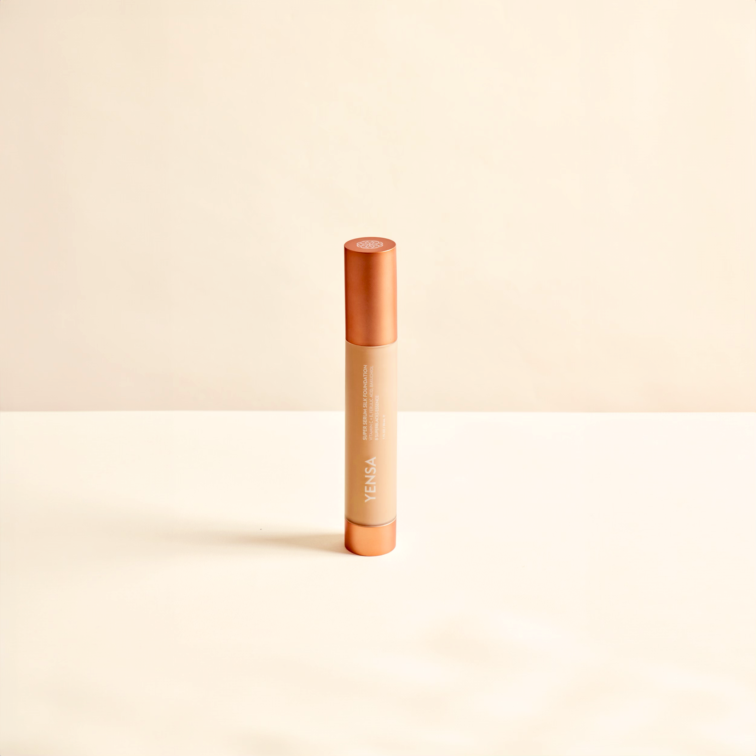 Super Serum Silk Feuchtigkeitsspendende Peptid-Foundation für strahlende Haut und natürlichen Glanz