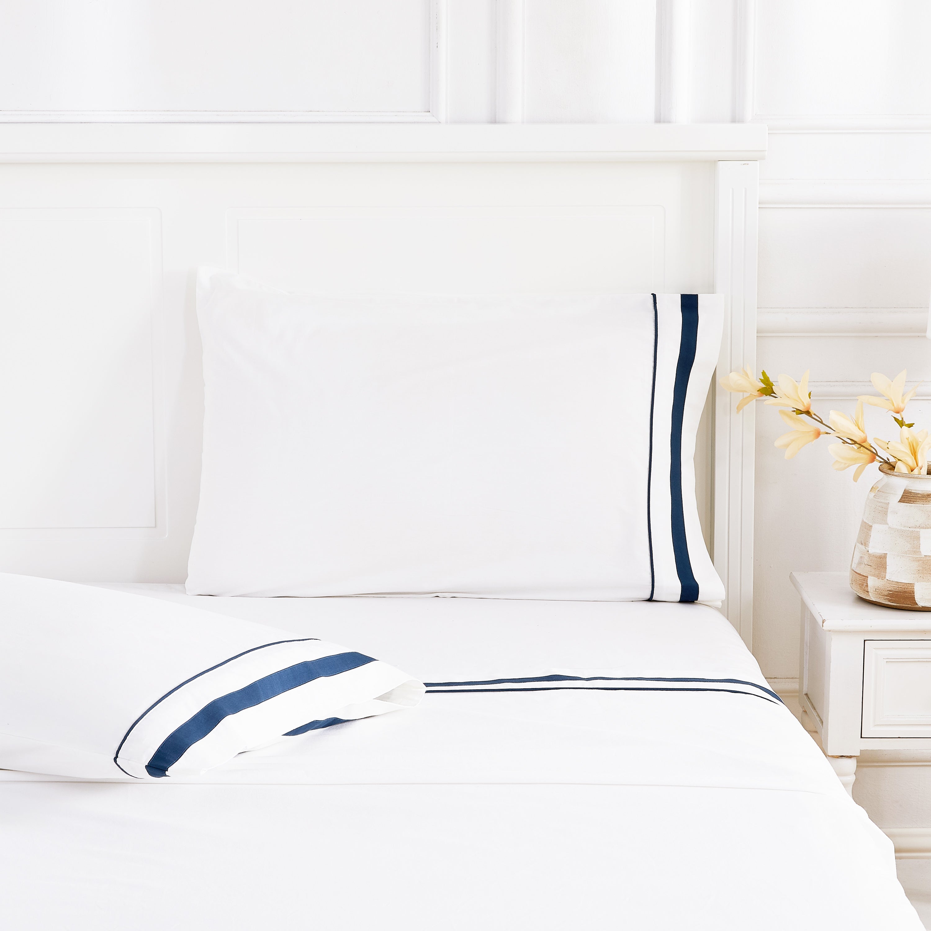 Klassisches Percale-Baumwoll-Bettlaken-Set mit Doppelborte