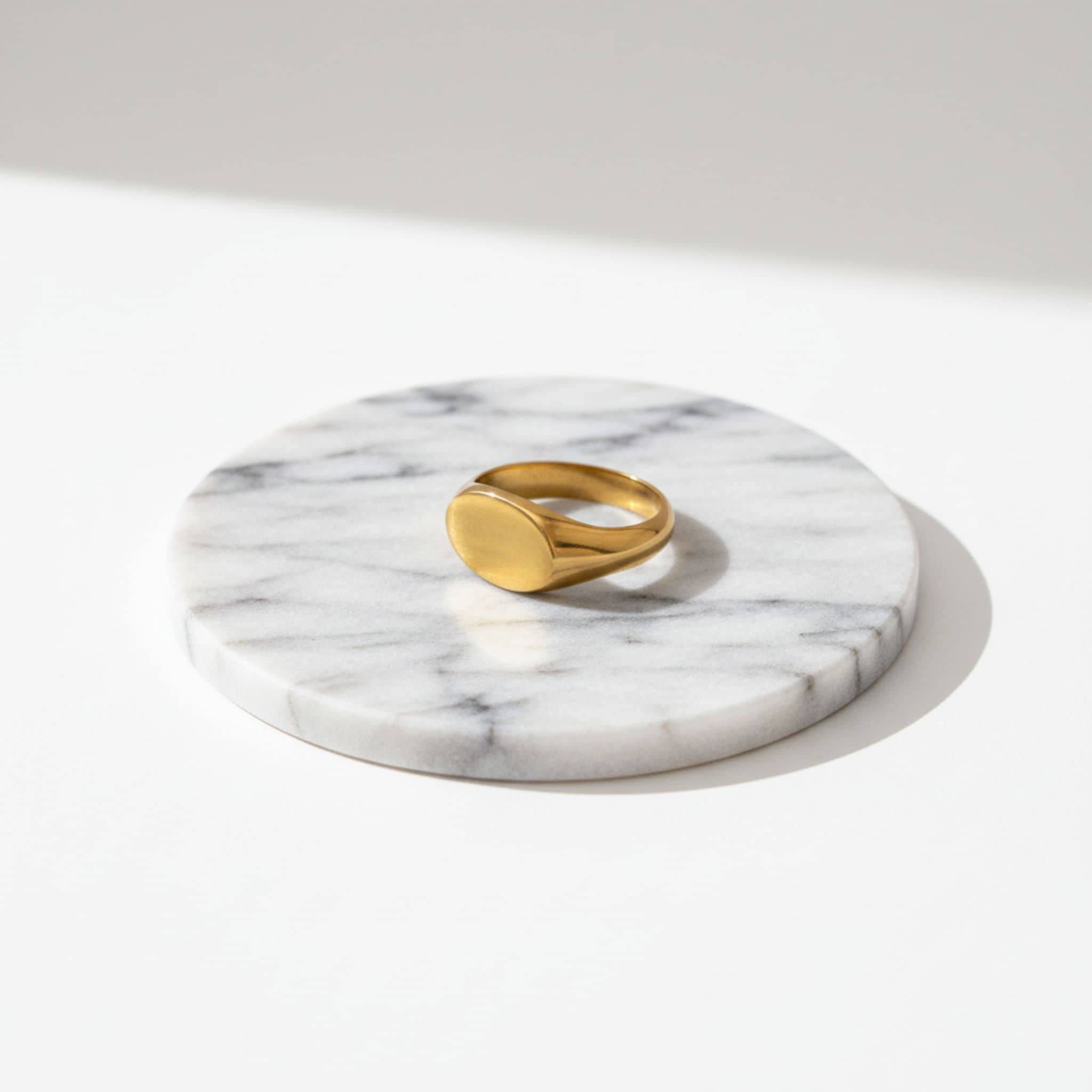 Narrow Oval Signet Ring | Pendo