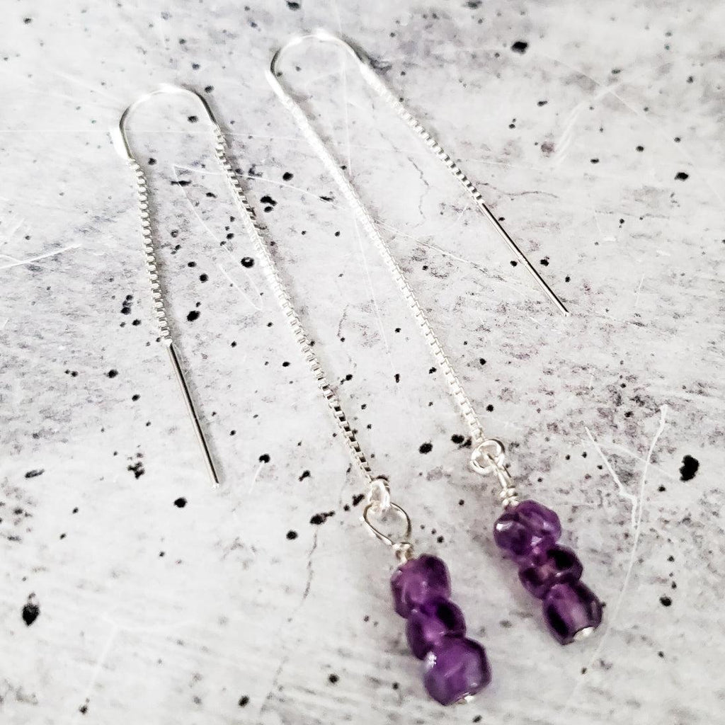 Fädelohrringe mit lila Amethystperlen