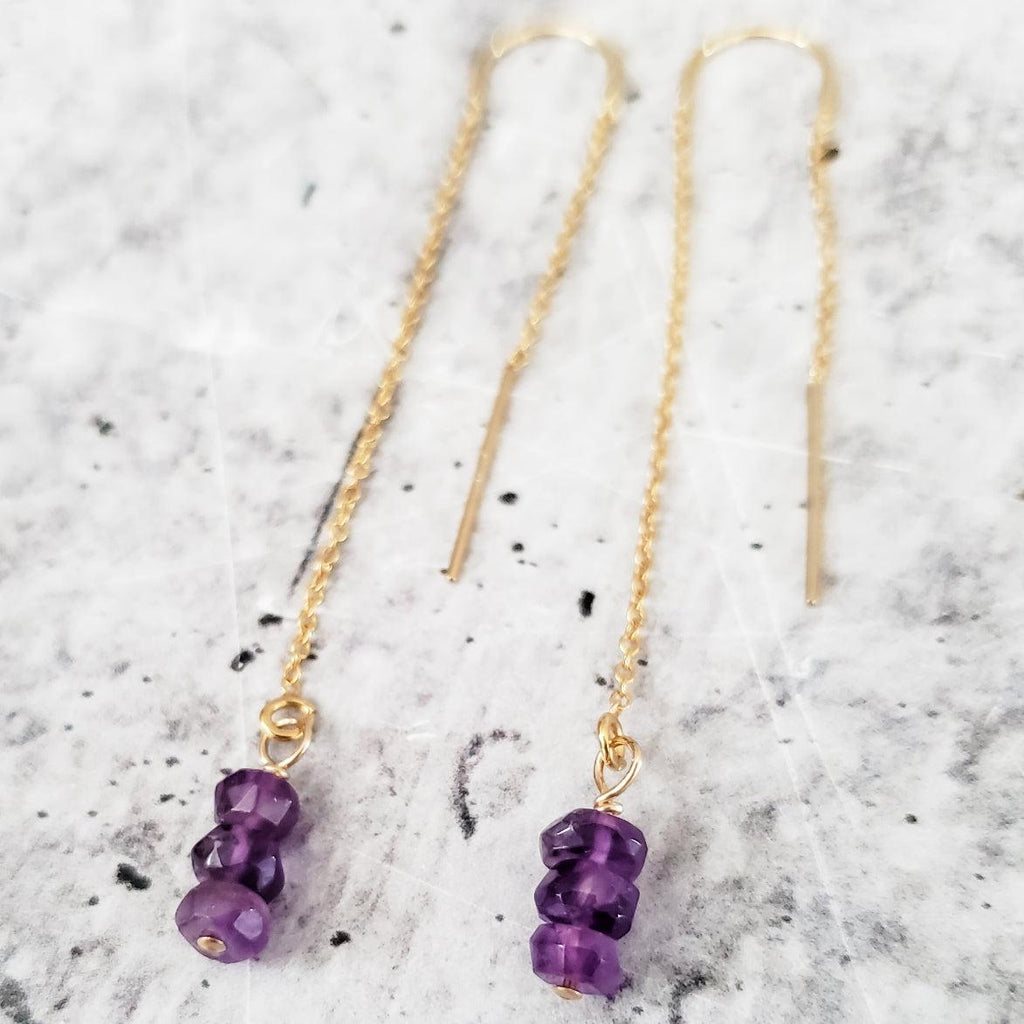 Fädelohrringe mit lila Amethystperlen
