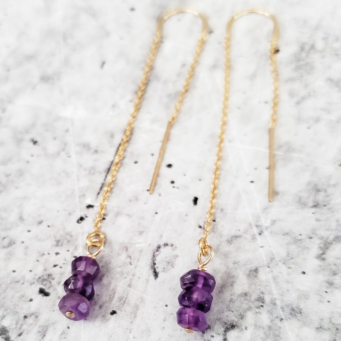 Fädelohrringe mit lila Amethystperlen