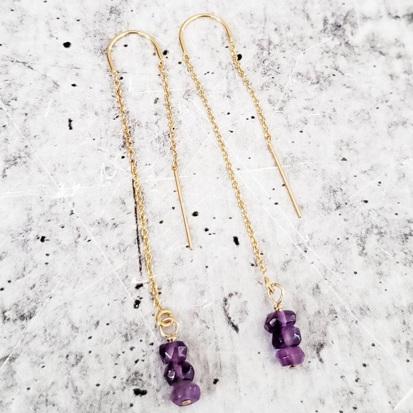 Fädelohrringe mit lila Amethystperlen