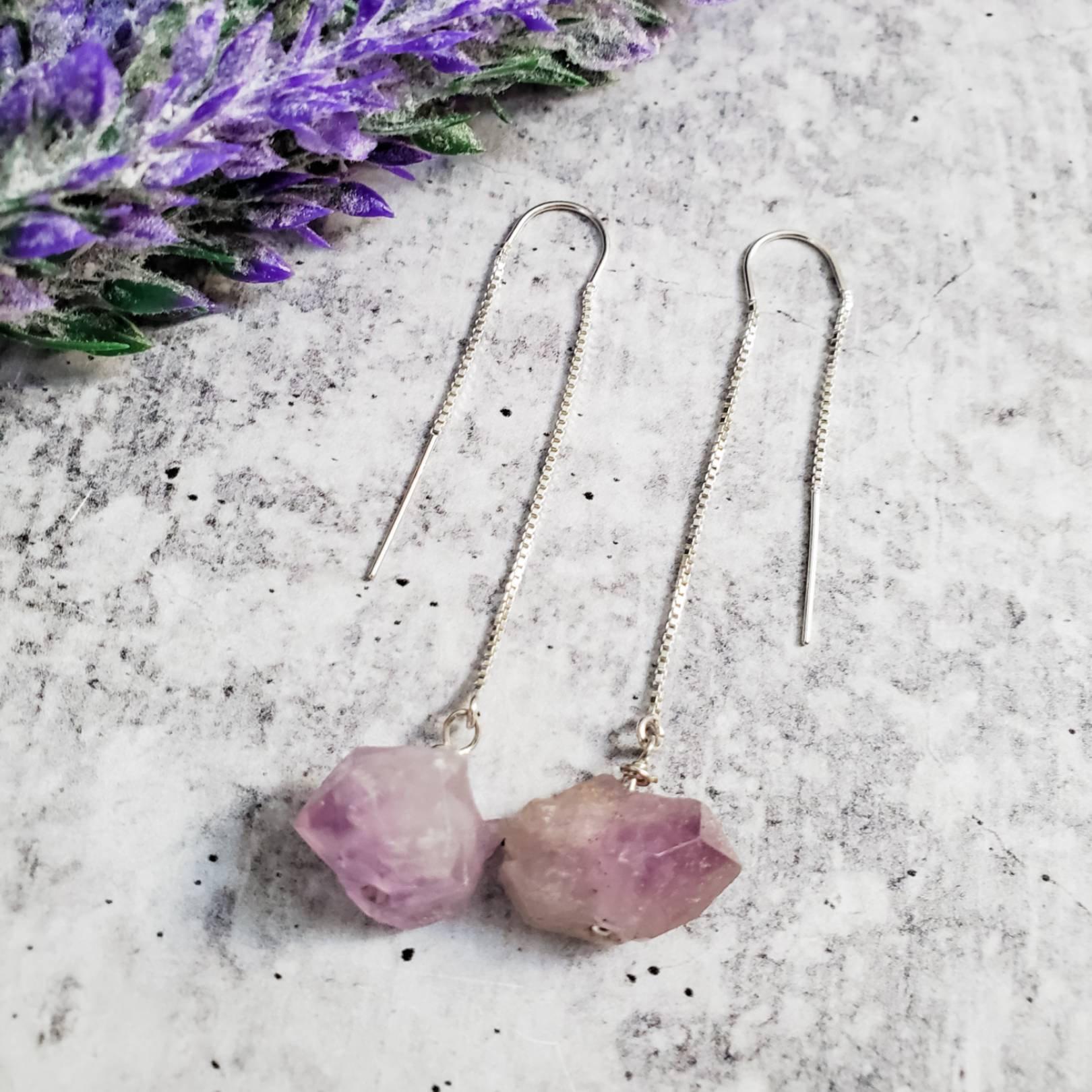 Ohrhänger mit rohen violetten Amethysten