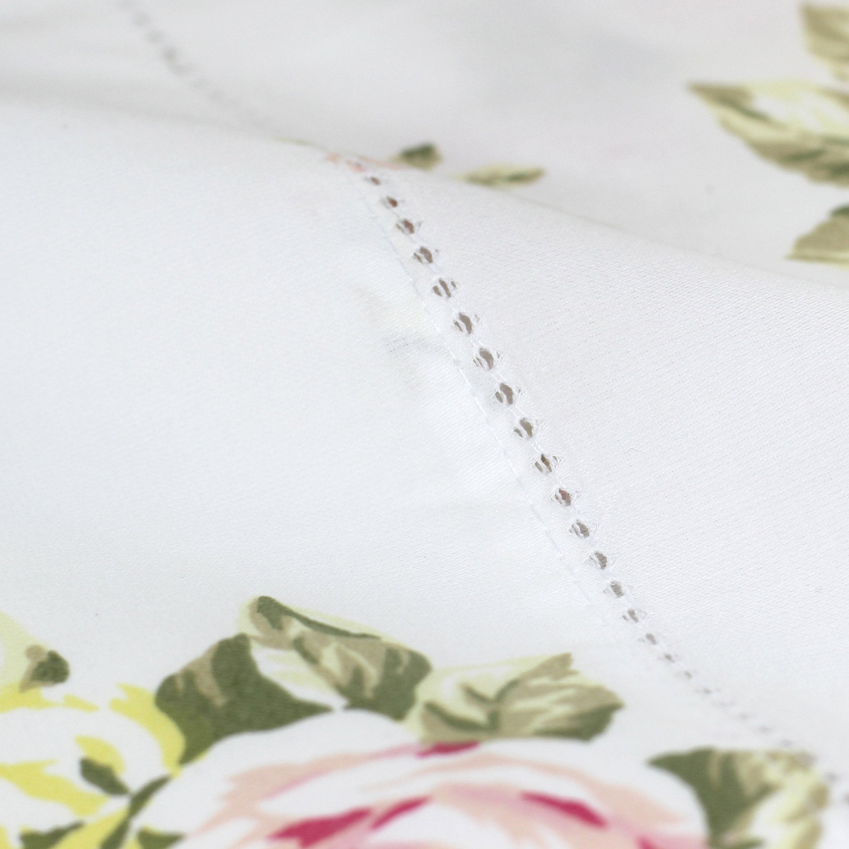 Bettwäsche-Set mit Rosenstrauß-Motiv