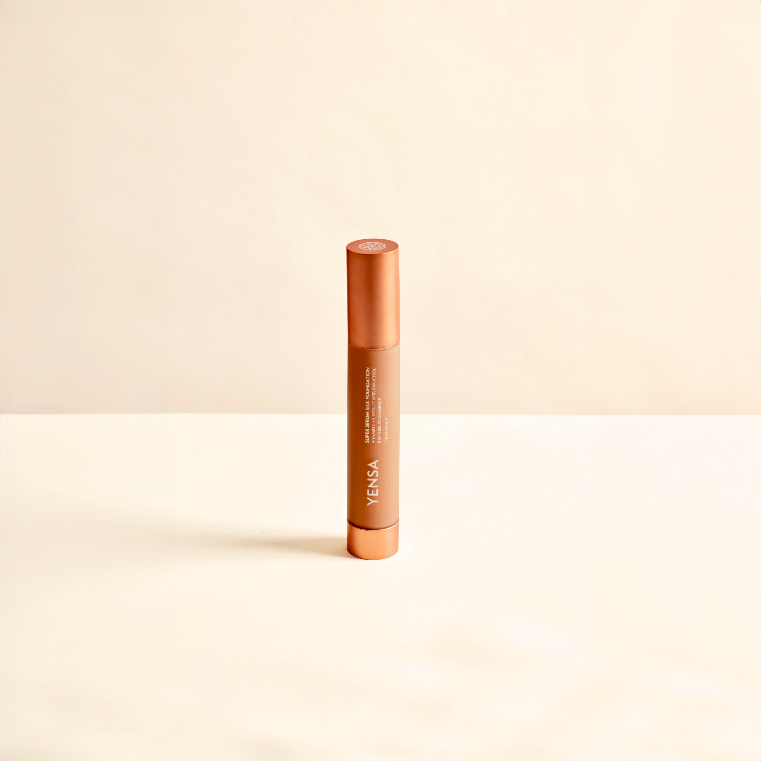 Super Serum Silk Feuchtigkeitsspendende Peptid-Foundation für strahlende Haut und natürlichen Glanz