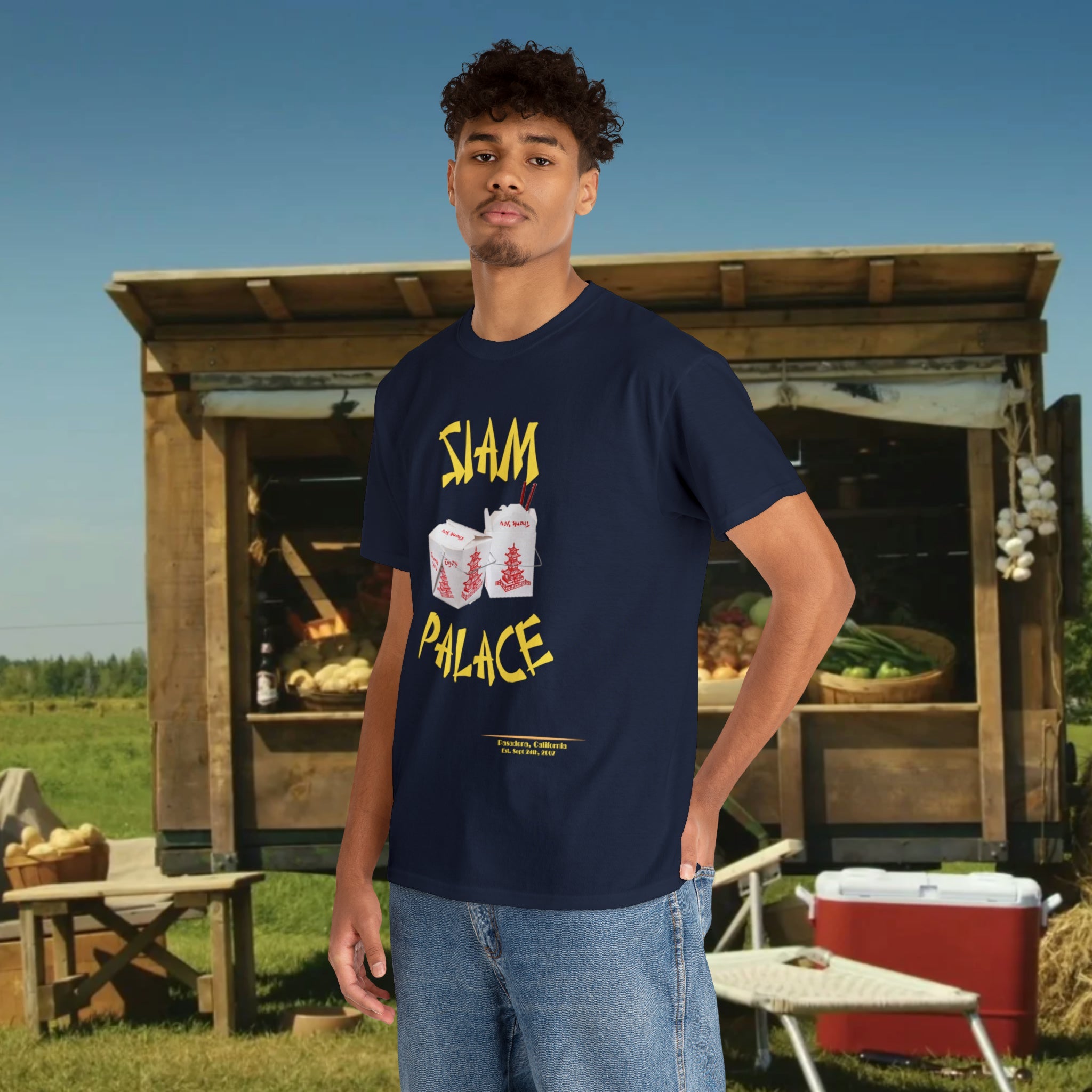 "DirkyThreadz Siam Palace T-Shirt – Mutiges Take-out-Grafikdesign aus schwarzer Baumwolle"
