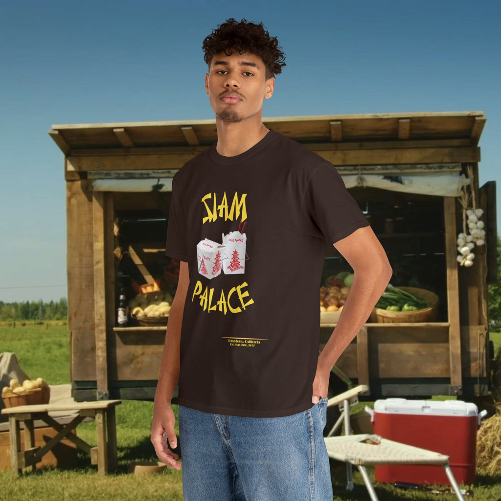 "DirkyThreadz Siam Palace T-Shirt – Mutiges Take-out-Grafikdesign aus schwarzer Baumwolle"