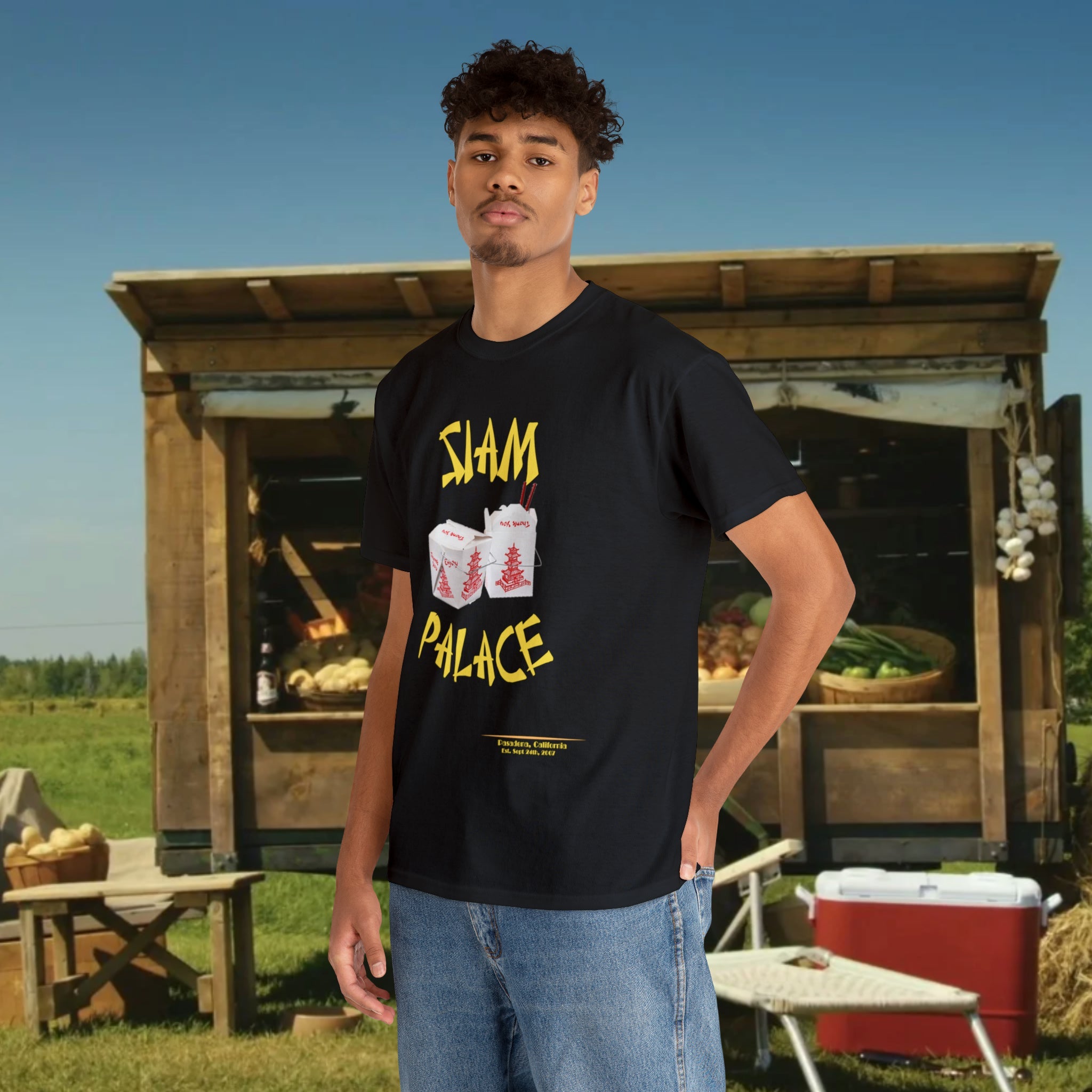 "DirkyThreadz Siam Palace T-Shirt – Mutiges Take-out-Grafikdesign aus schwarzer Baumwolle"