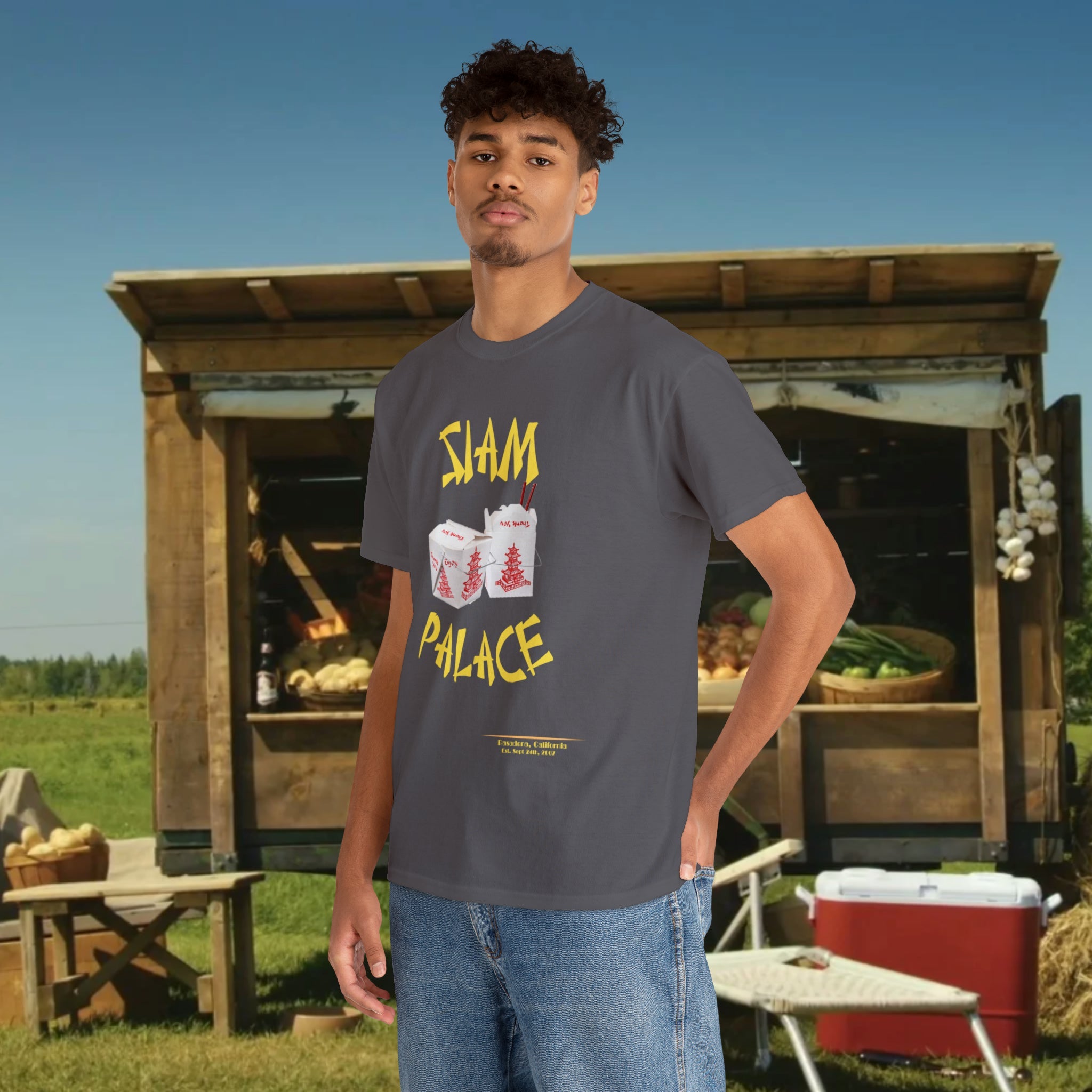 "DirkyThreadz Siam Palace T-Shirt – Mutiges Take-out-Grafikdesign aus schwarzer Baumwolle"