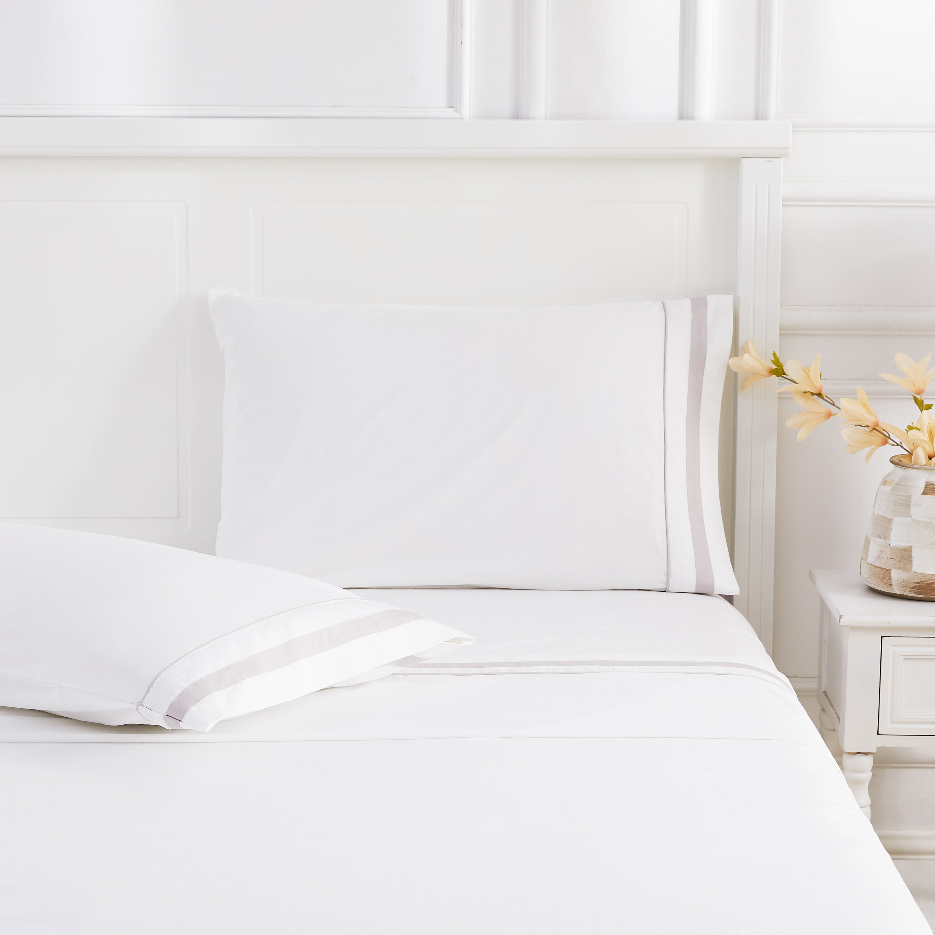 Klassisches Percale-Baumwoll-Bettlaken-Set mit Doppelborte