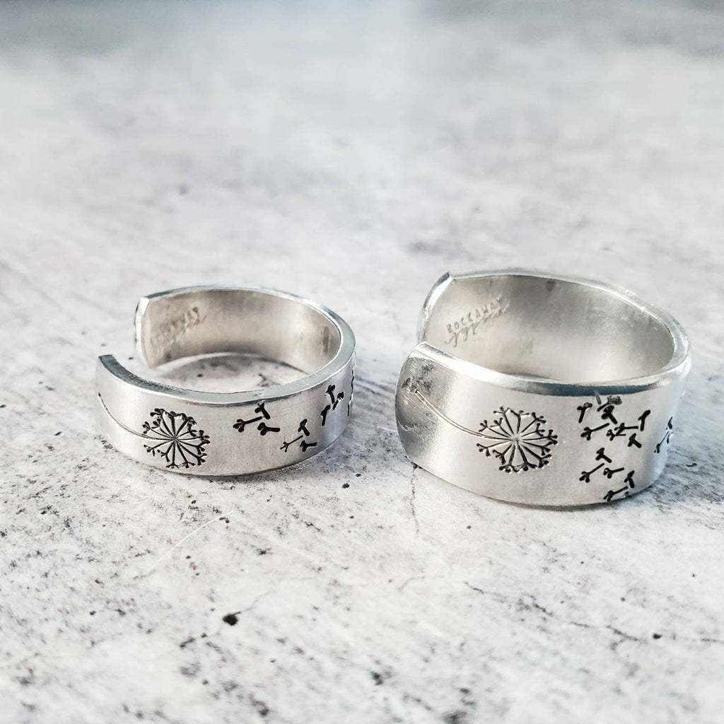 Löwenzahn-Wunschring – Handgestempelter offener Ring aus Sterlingsilber