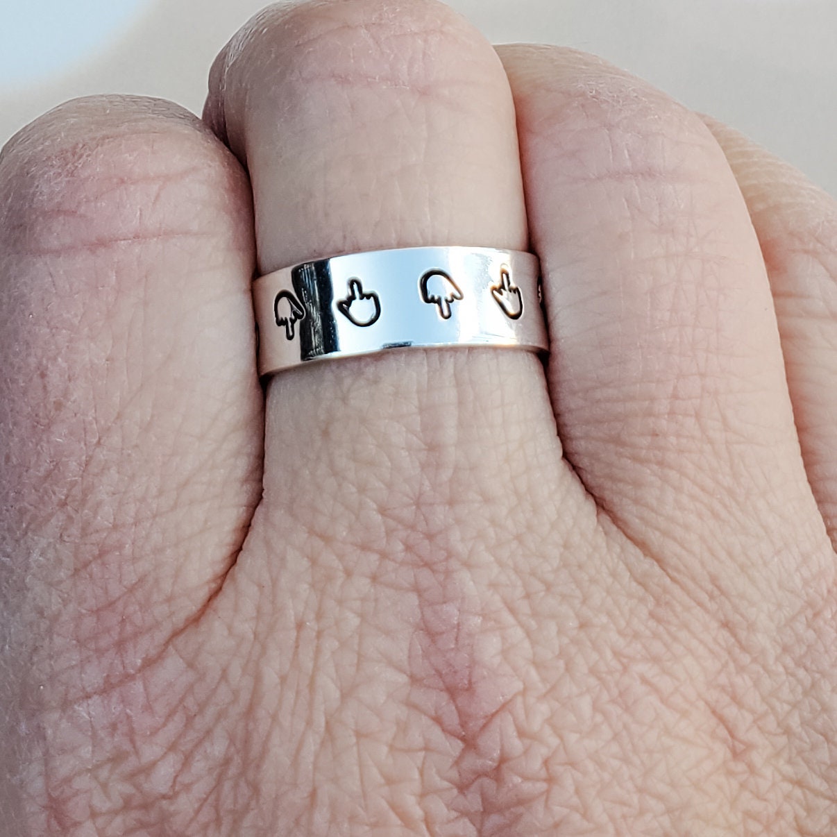 Dünner Mittelfingerring – handgestanzter offener Ring aus Aluminium oder Sterlingsilber