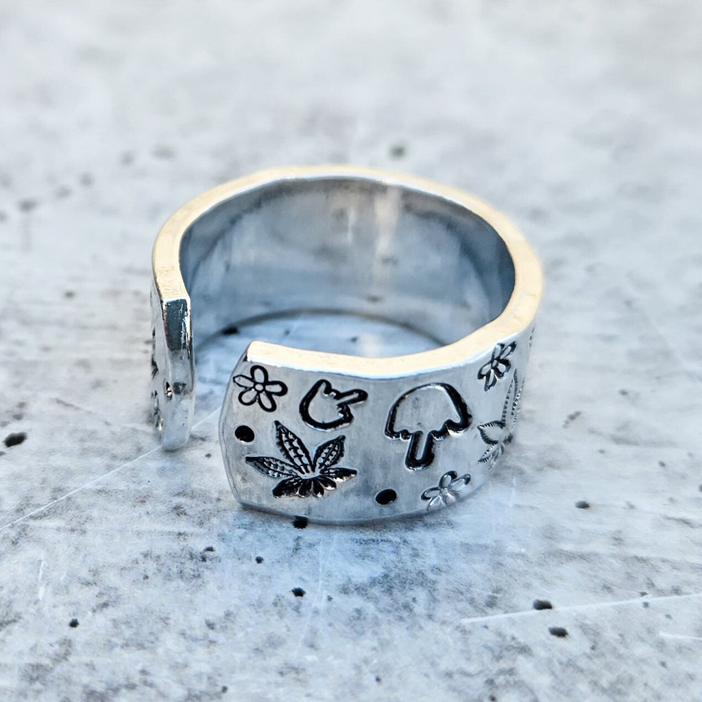 Hemp Leaf Middle Finger Ring