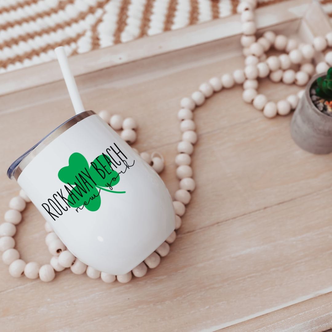 Personalisierter St. Patrick's Day Isolierter Weinbecher