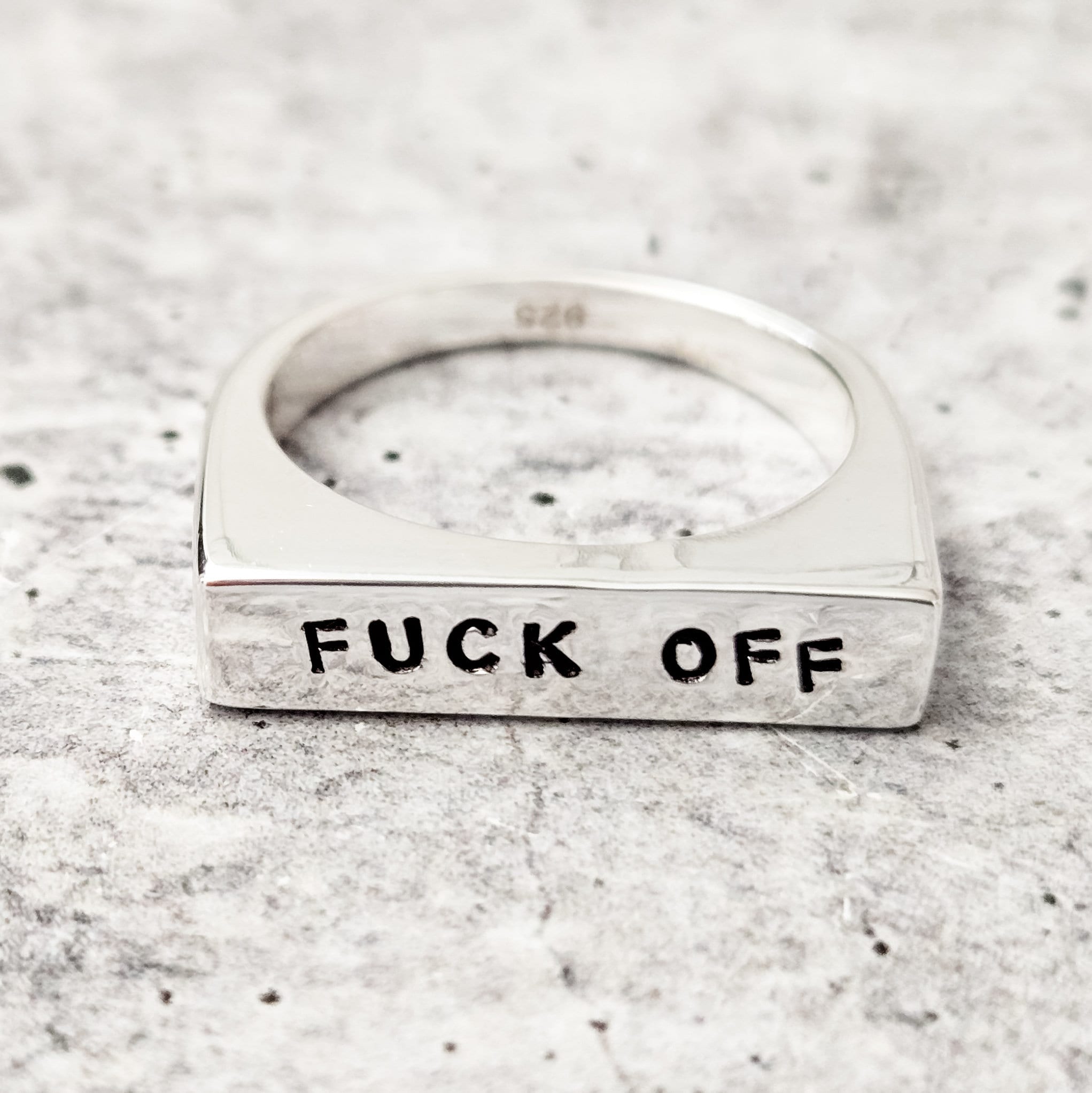 FUCK OFF Flachring in Gold oder Silber