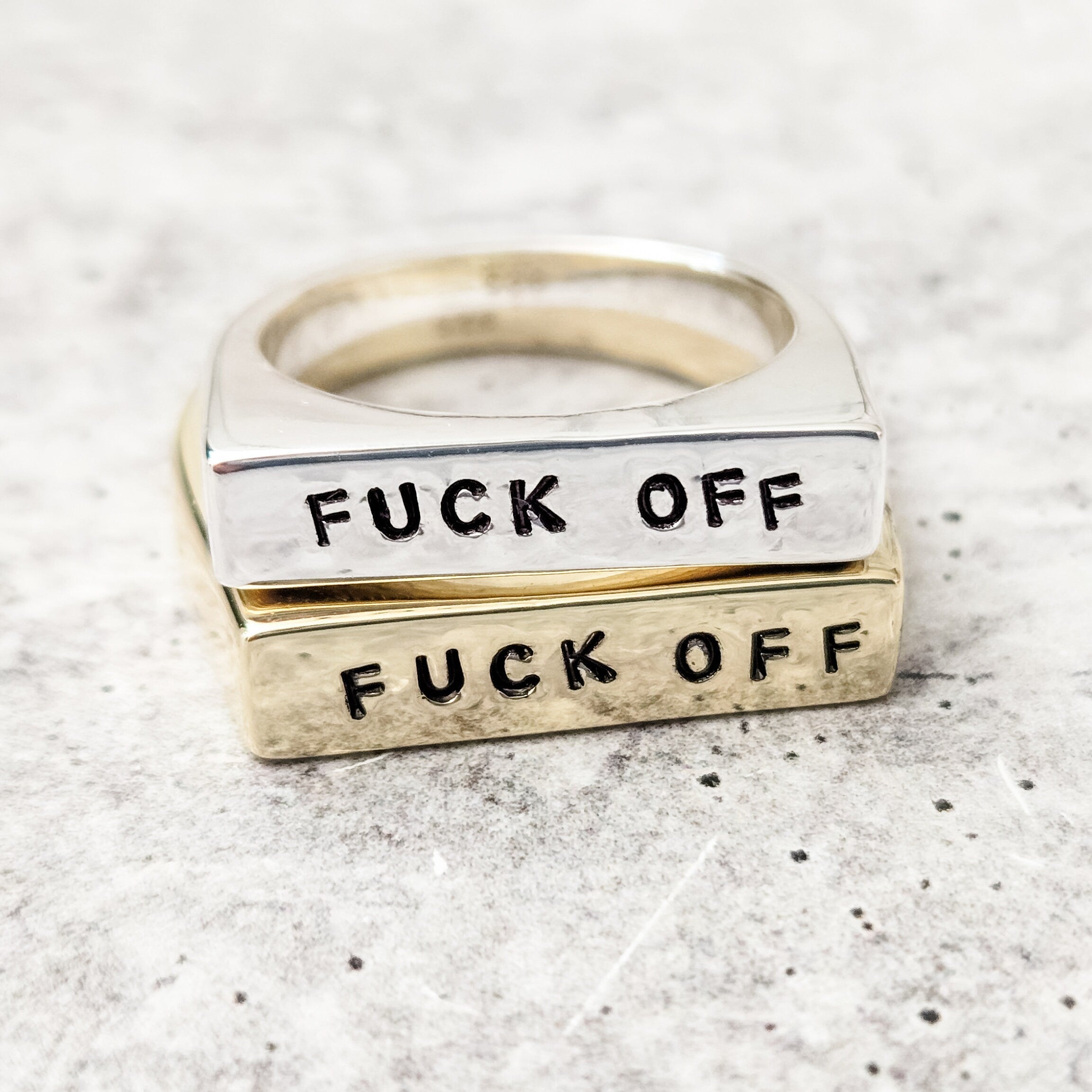 FUCK OFF Flachring in Gold oder Silber