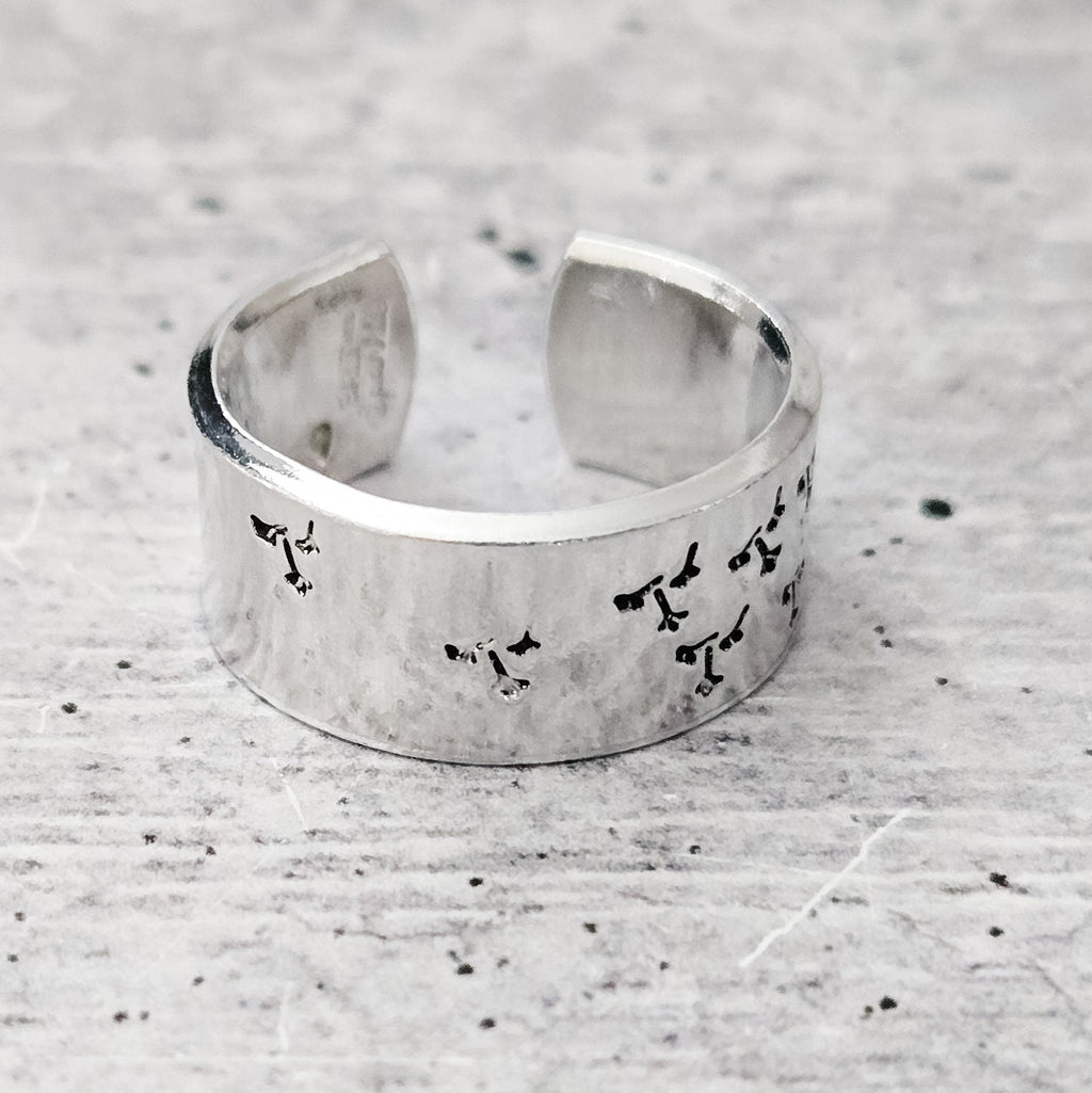 Löwenzahn-Wunschring – Handgestempelter offener Ring aus Sterlingsilber