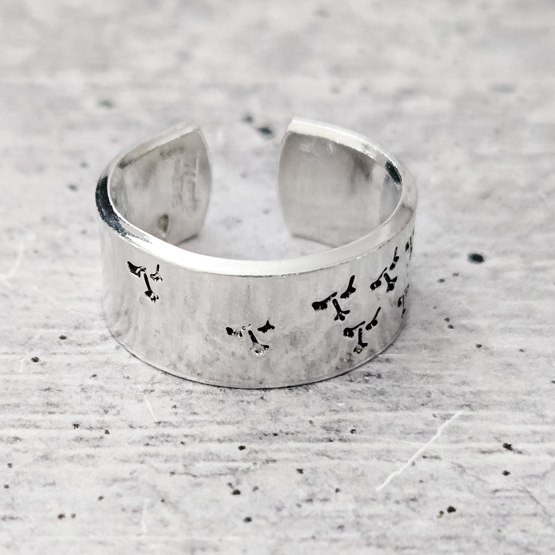 Löwenzahn-Wunschring – Handgestempelter offener Ring aus Sterlingsilber