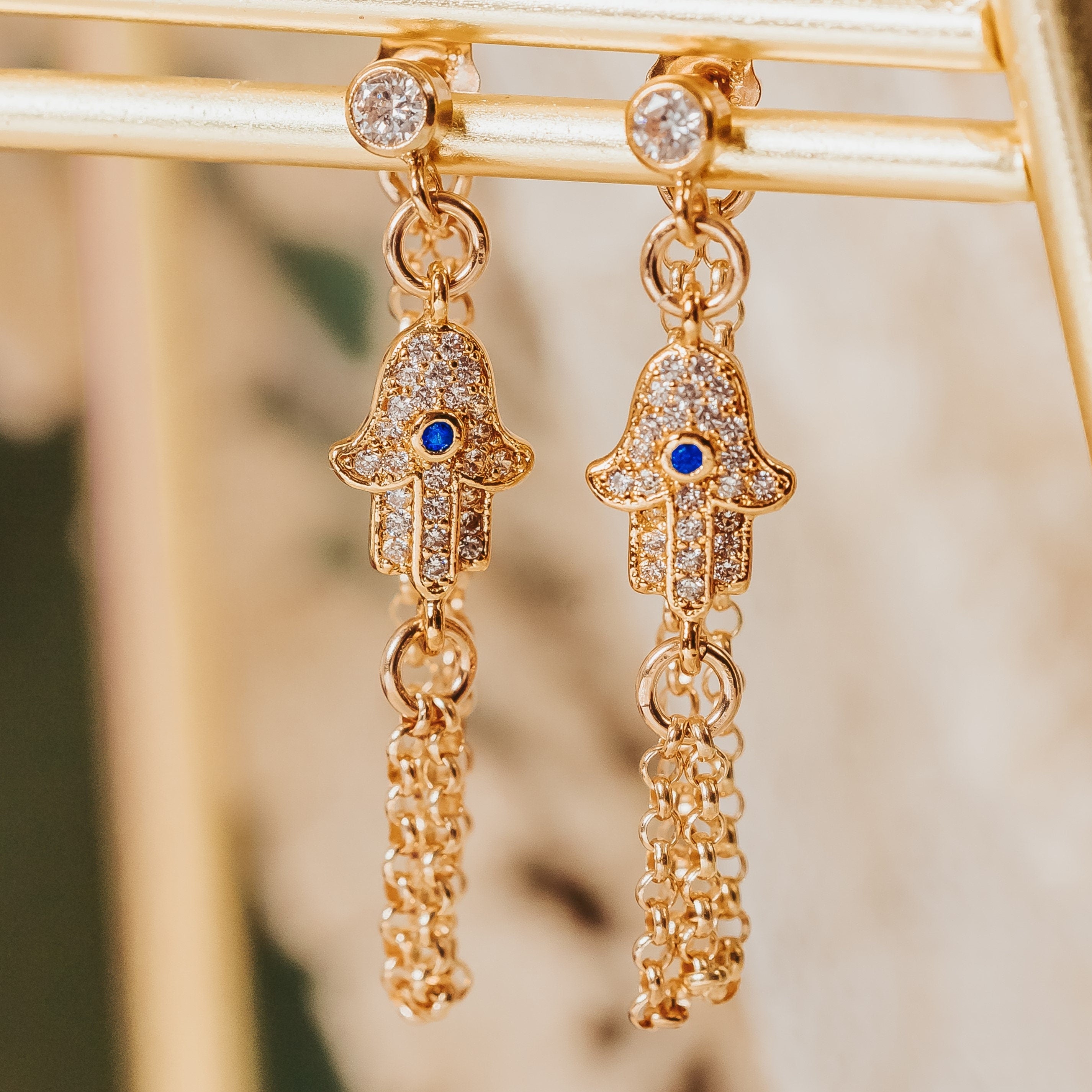 Gold- oder Silber-Hamsa-Ohrstecker mit Anhänger