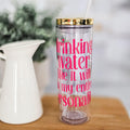 Lustiger Acrylbecher „Wassertrinken, als würde es meine Persönlichkeit reparieren“