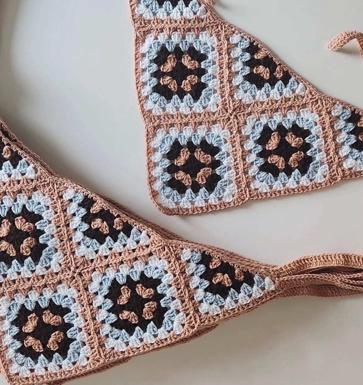 3-in-1 Häkel-Granny-Square-Bandana – Handgemachtes Haarband, Haustierhalsband & Halstuch für Mama | Farbenfrohes Boho-Accessoire | Retro-Häkelgeschenk