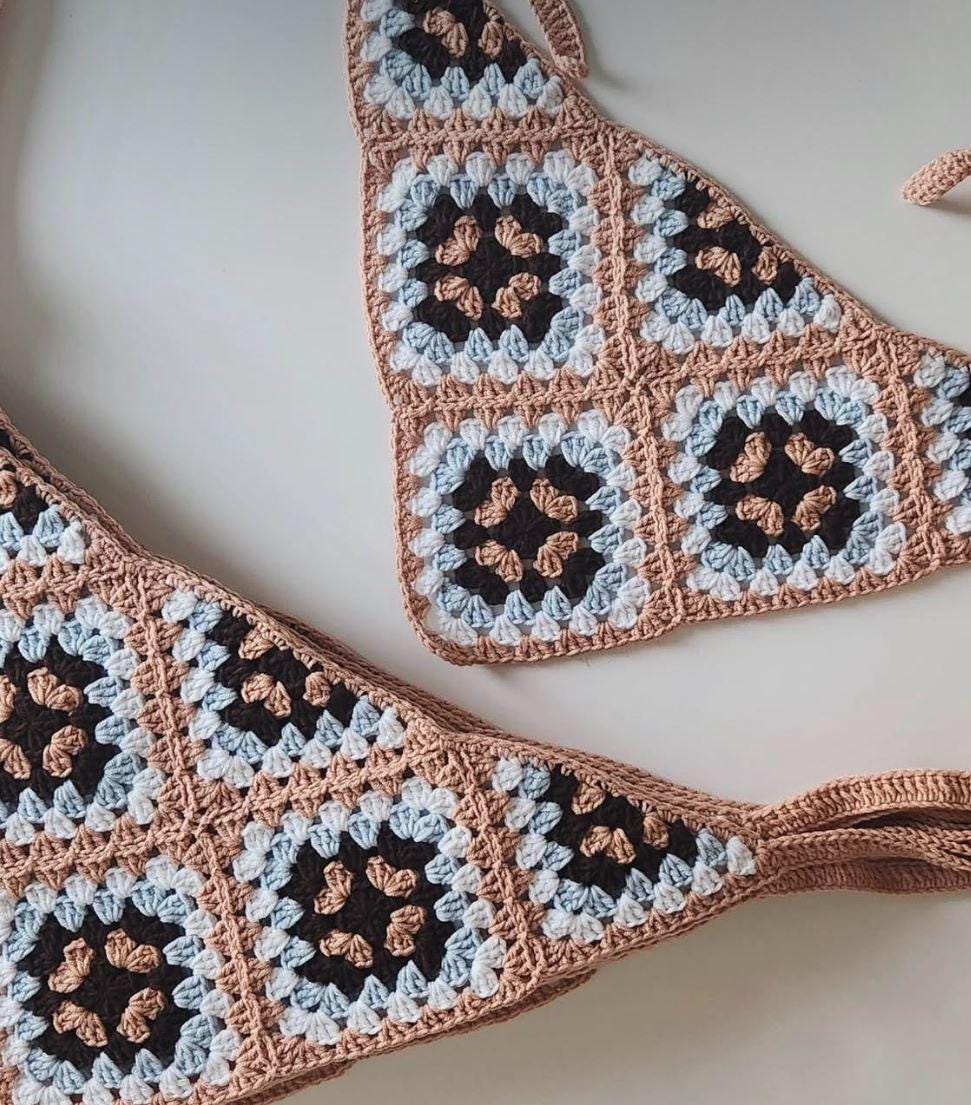 3-in-1 Häkel-Granny-Square-Bandana – Handgemachtes Haarband, Haustierhalsband & Halstuch für Mama | Farbenfrohes Boho-Accessoire | Retro-Häkelgeschenk